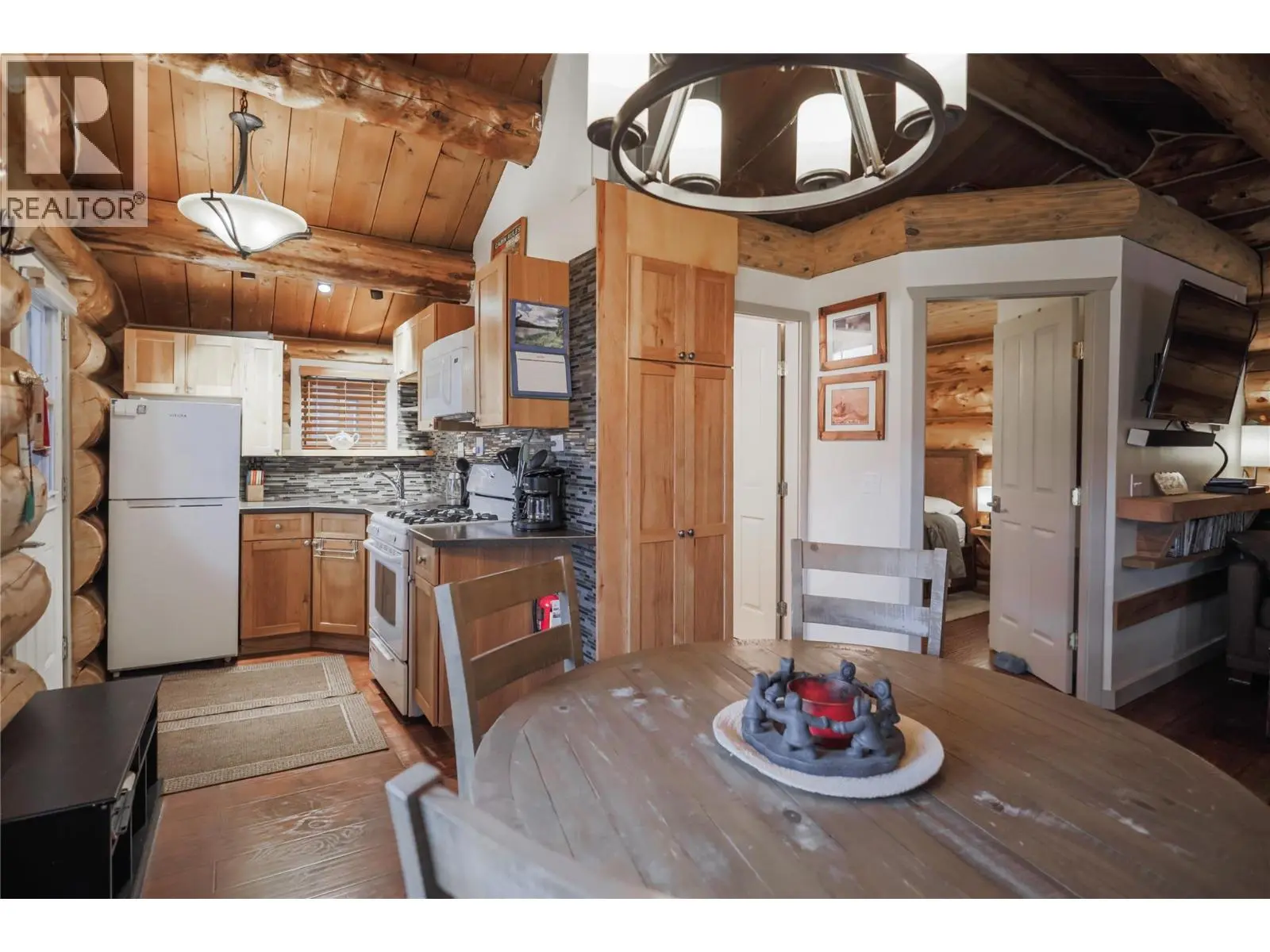 Cabin 10 Hatheume Lake Lodge. Peachland, British Columbia
