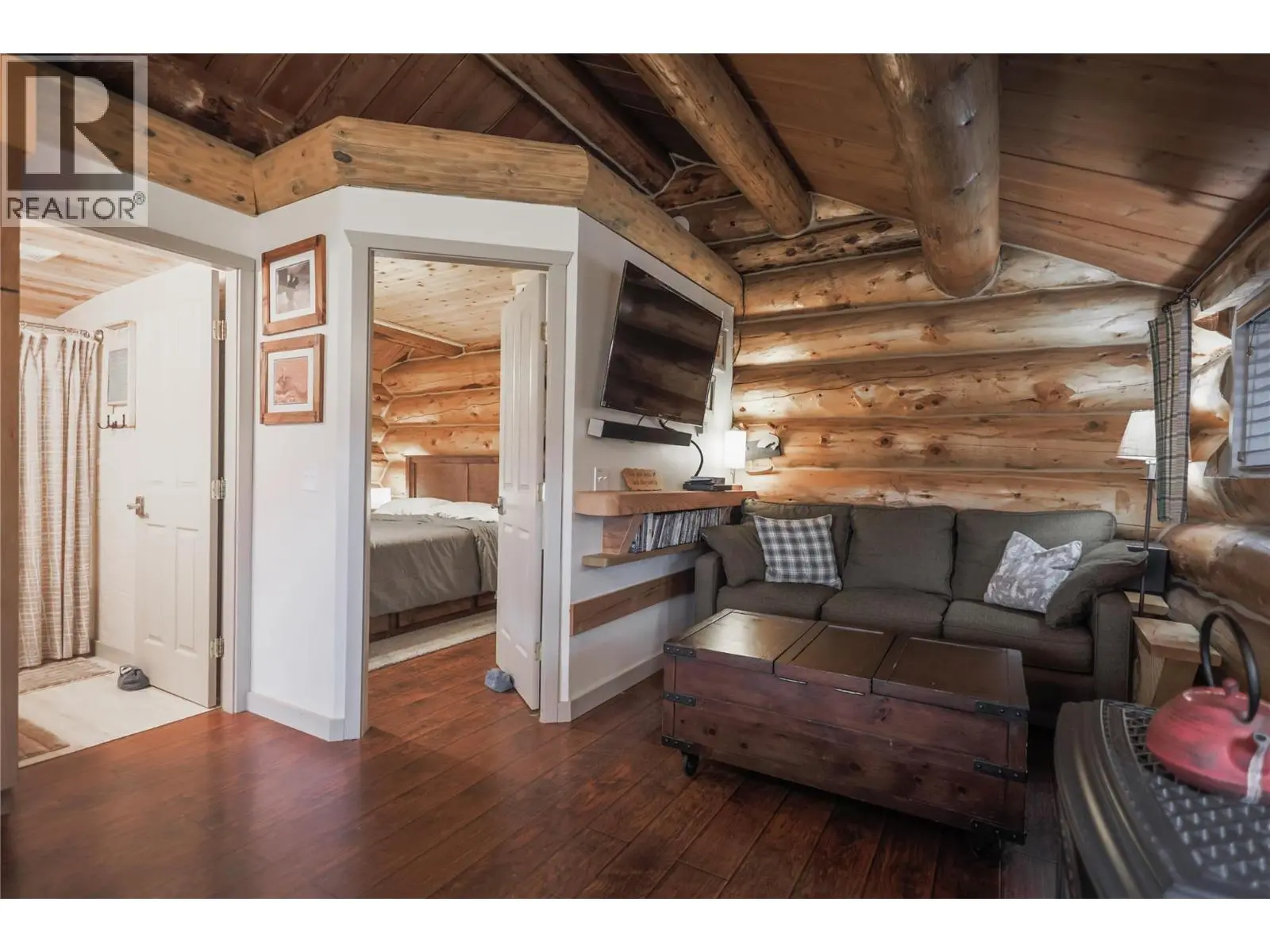 Cabin 10 Hatheume Lake Lodge. Peachland, British Columbia