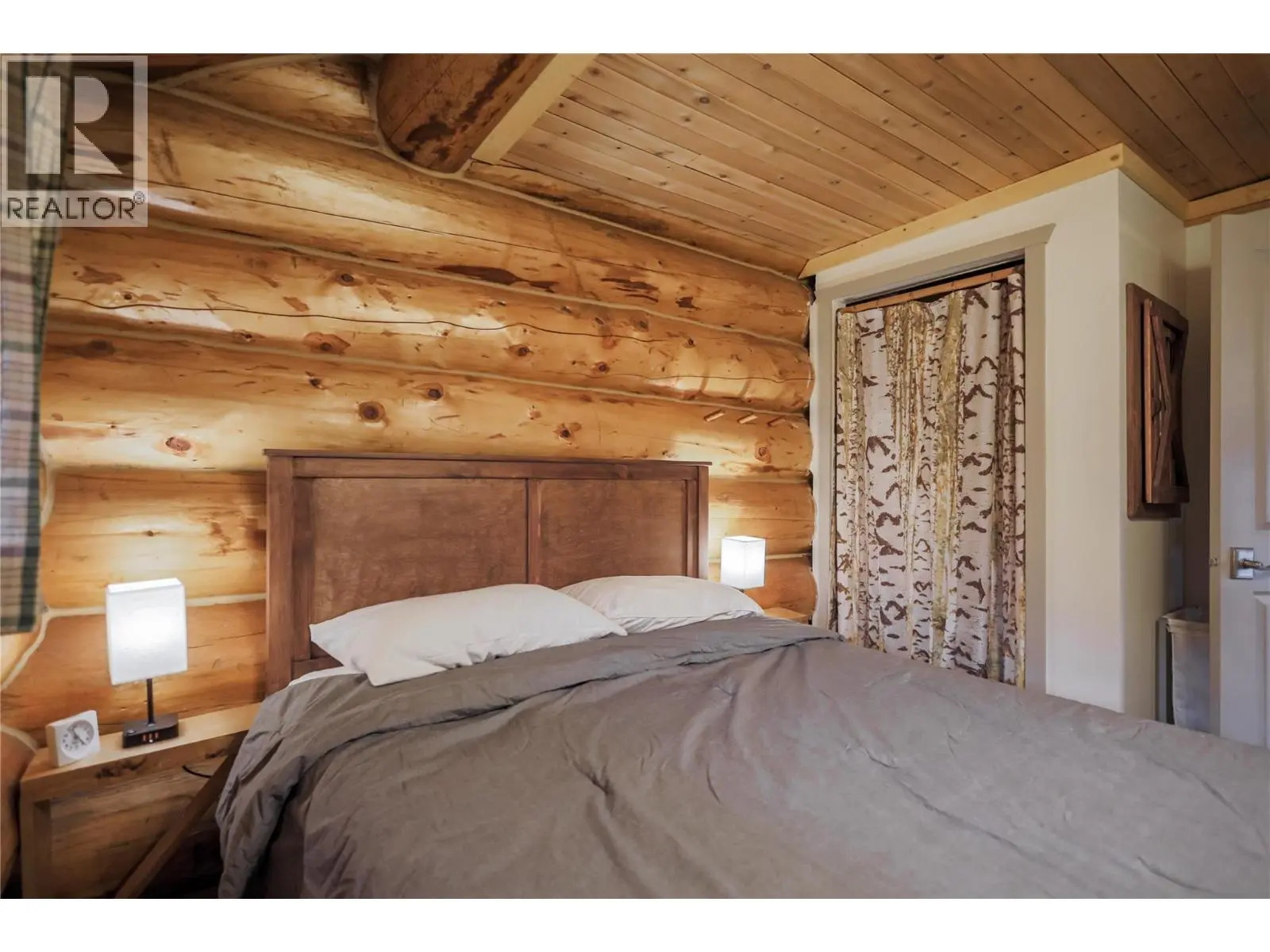 Cabin 10 Hatheume Lake Lodge. Peachland, British Columbia