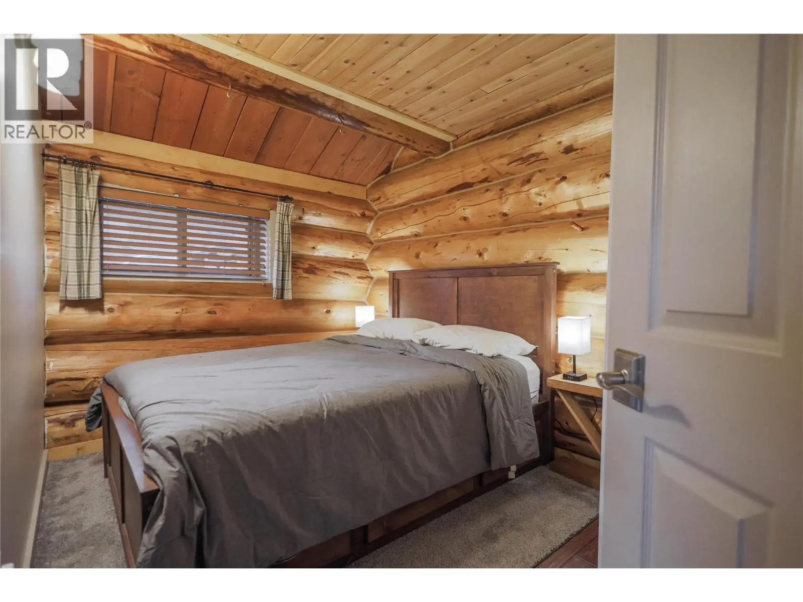 Cabin 10 Hatheume Lake Lodge. Peachland, British Columbia