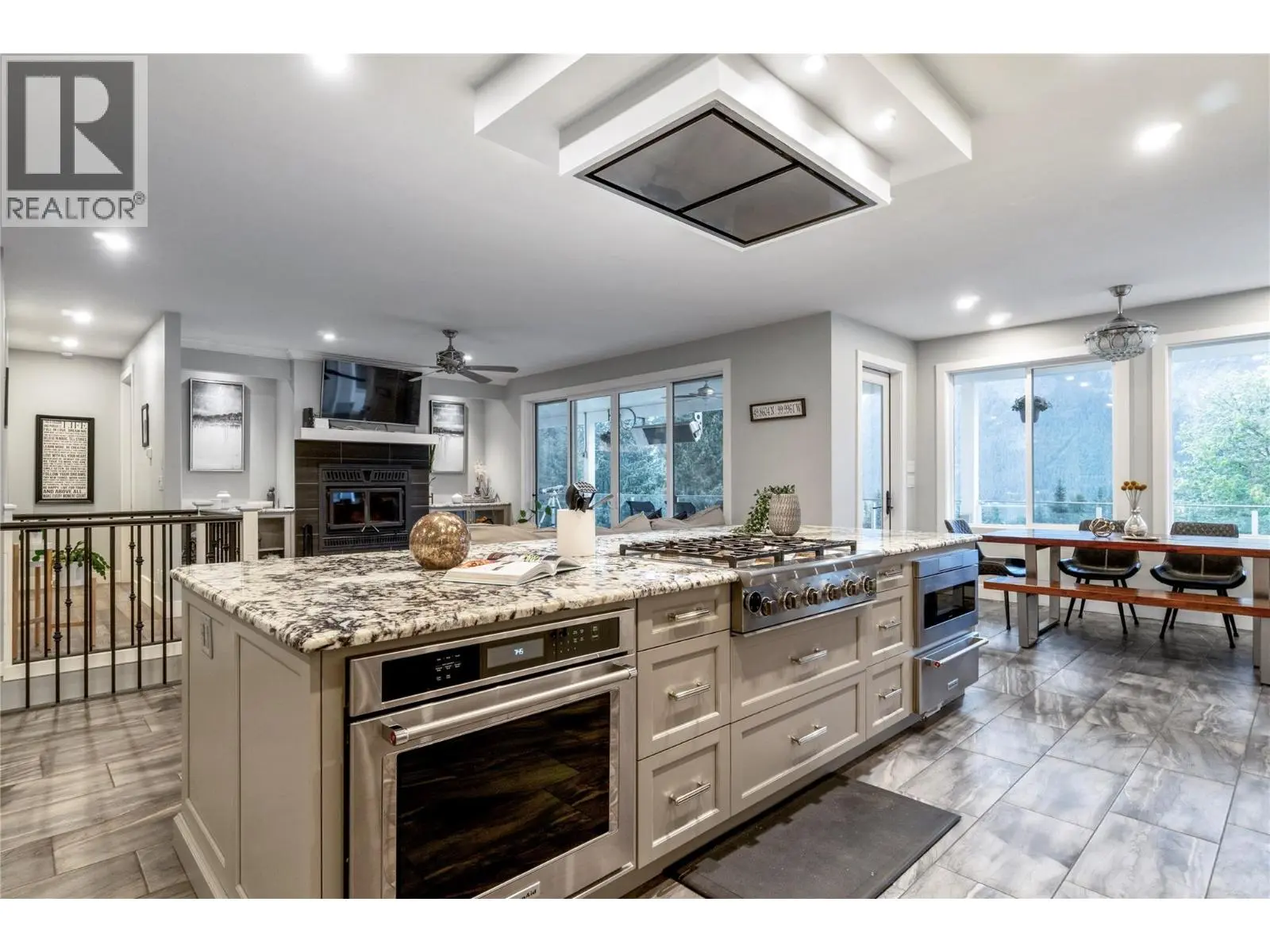 2030 Canoe Beach Drive Ne. Salmon Arm, British Columbia