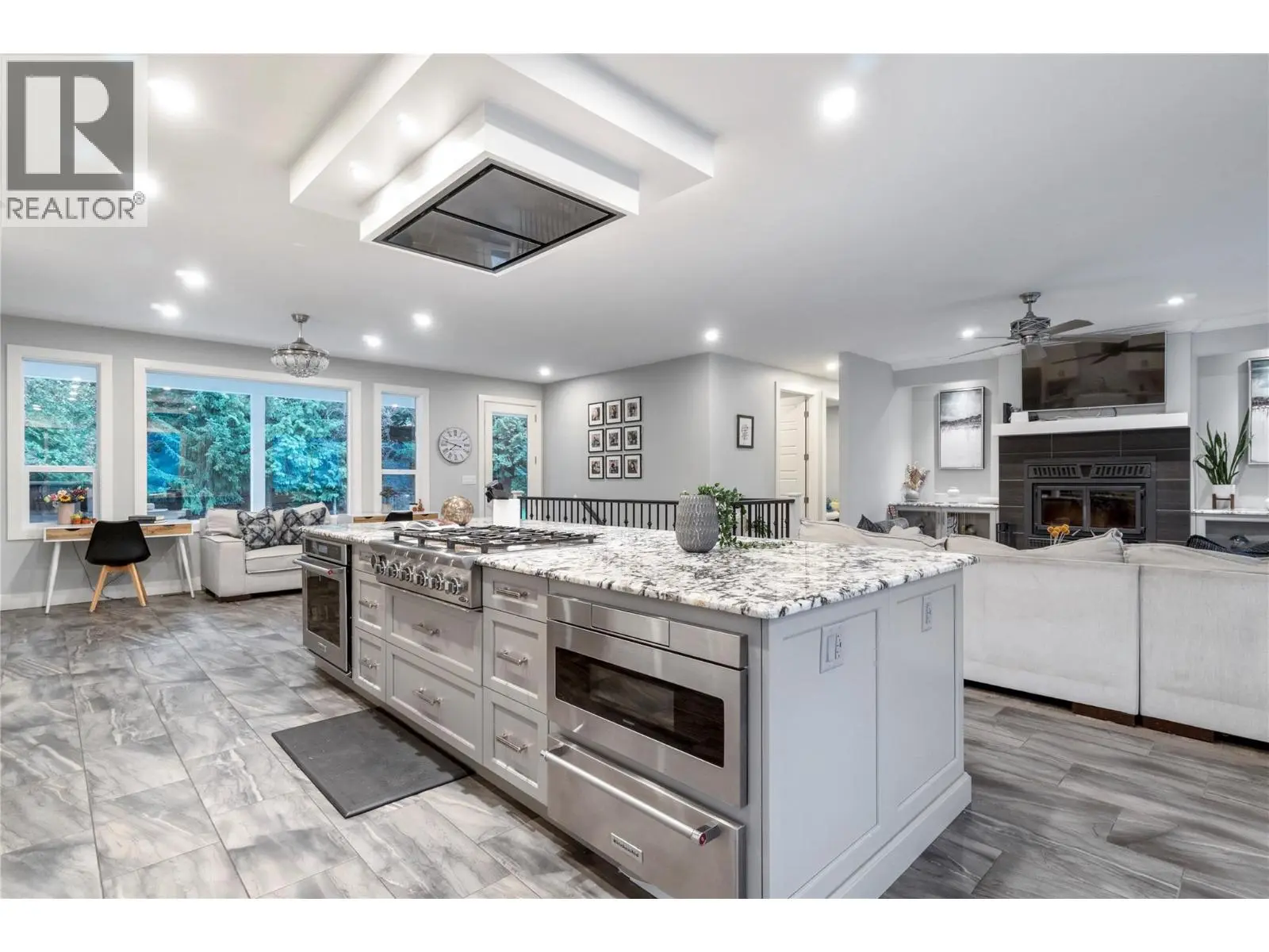 2030 Canoe Beach Drive Ne. Salmon Arm, British Columbia