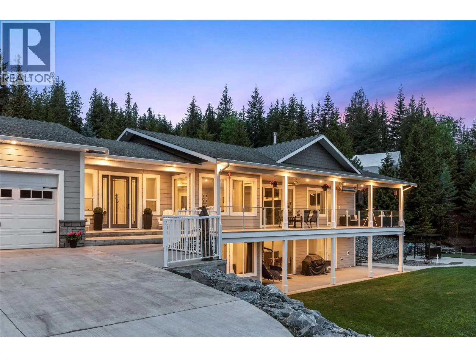 2030 Canoe Beach Drive Ne. Salmon Arm, British Columbia