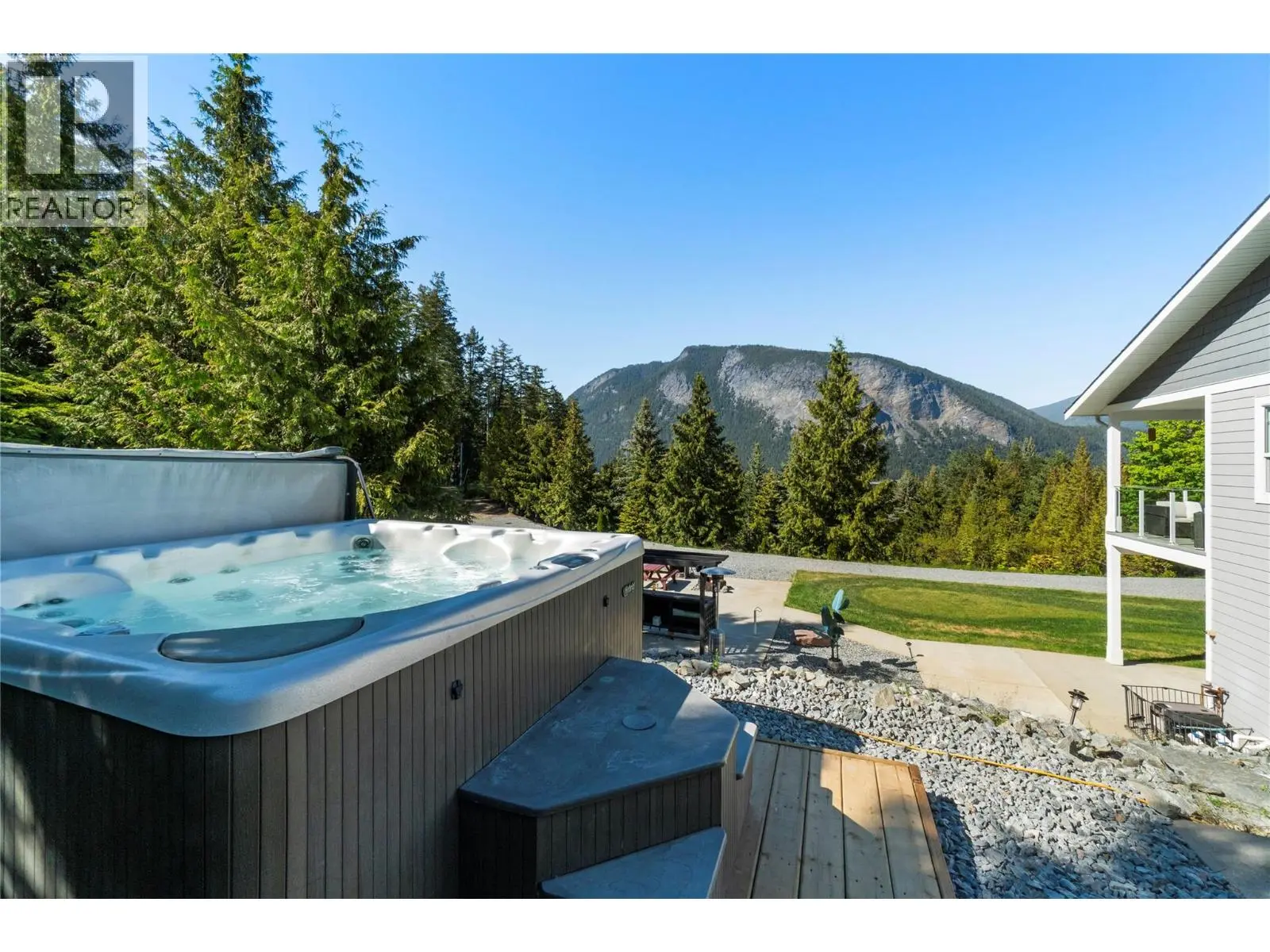 2030 Canoe Beach Drive Ne. Salmon Arm, British Columbia