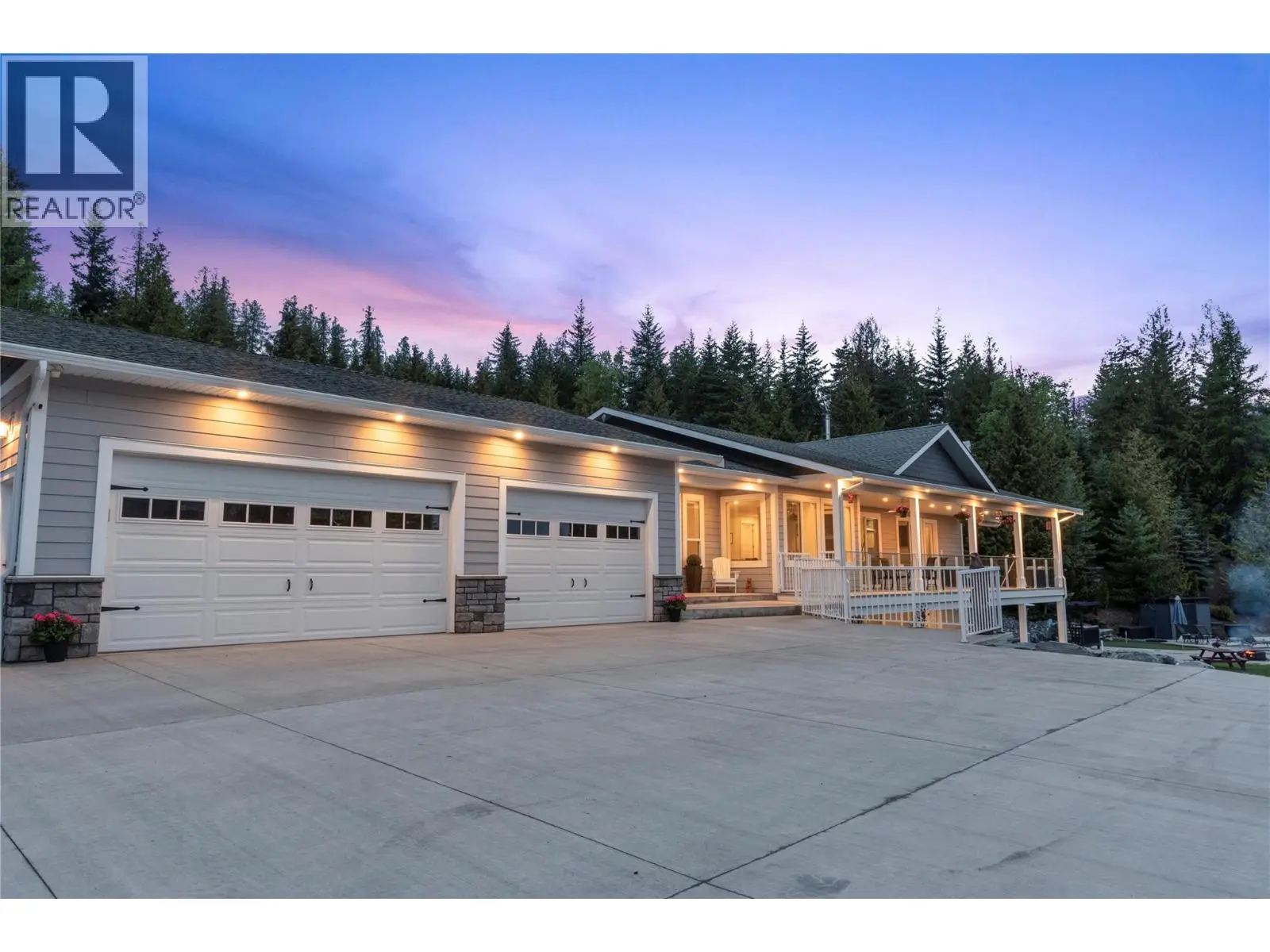 2030 Canoe Beach Drive Ne. Salmon Arm, British Columbia