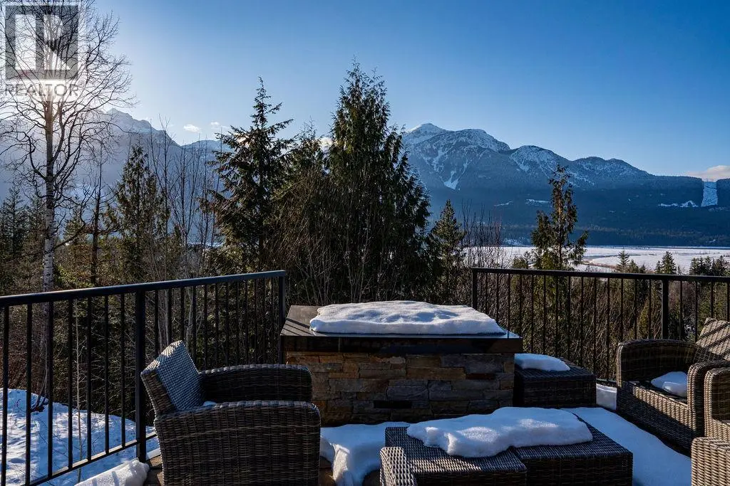 1944 Leidloff Road. Revelstoke, British Columbia