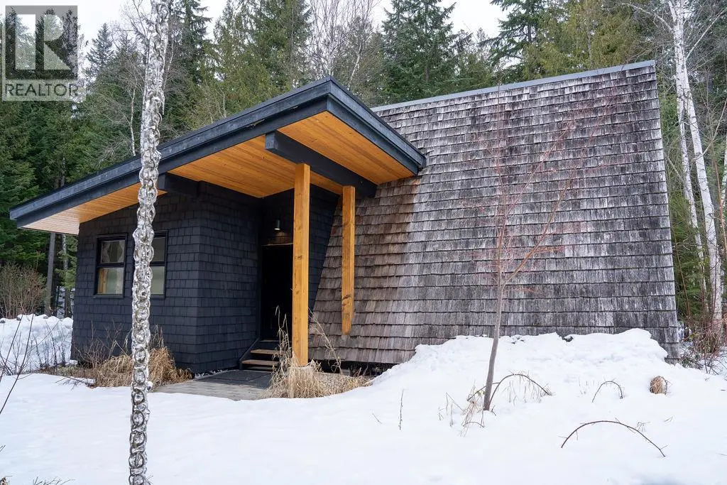 1944 Leidloff Road. Revelstoke, British Columbia