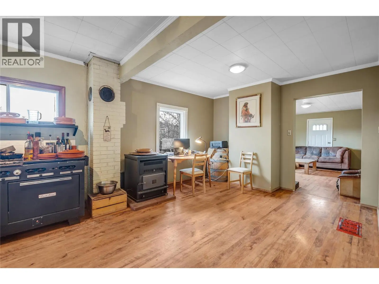 5214 Monro Avenue. Summerland, British Columbia