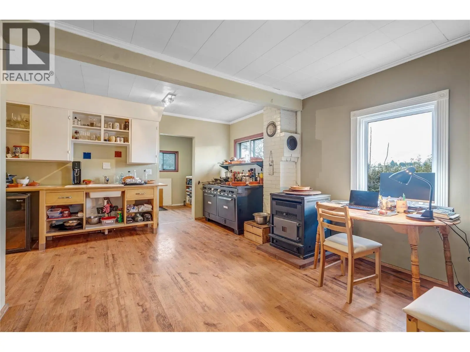5214 Monro Avenue. Summerland, British Columbia