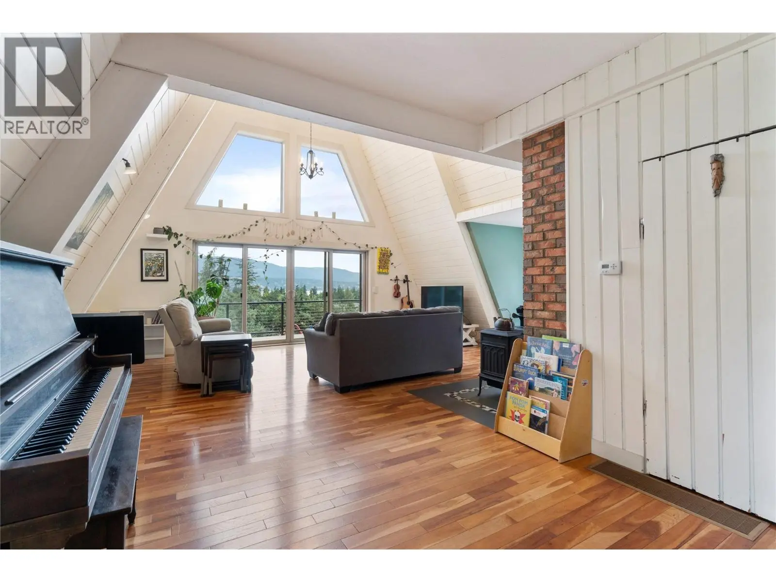 6551 40 Street Nw. Salmon Arm, British Columbia