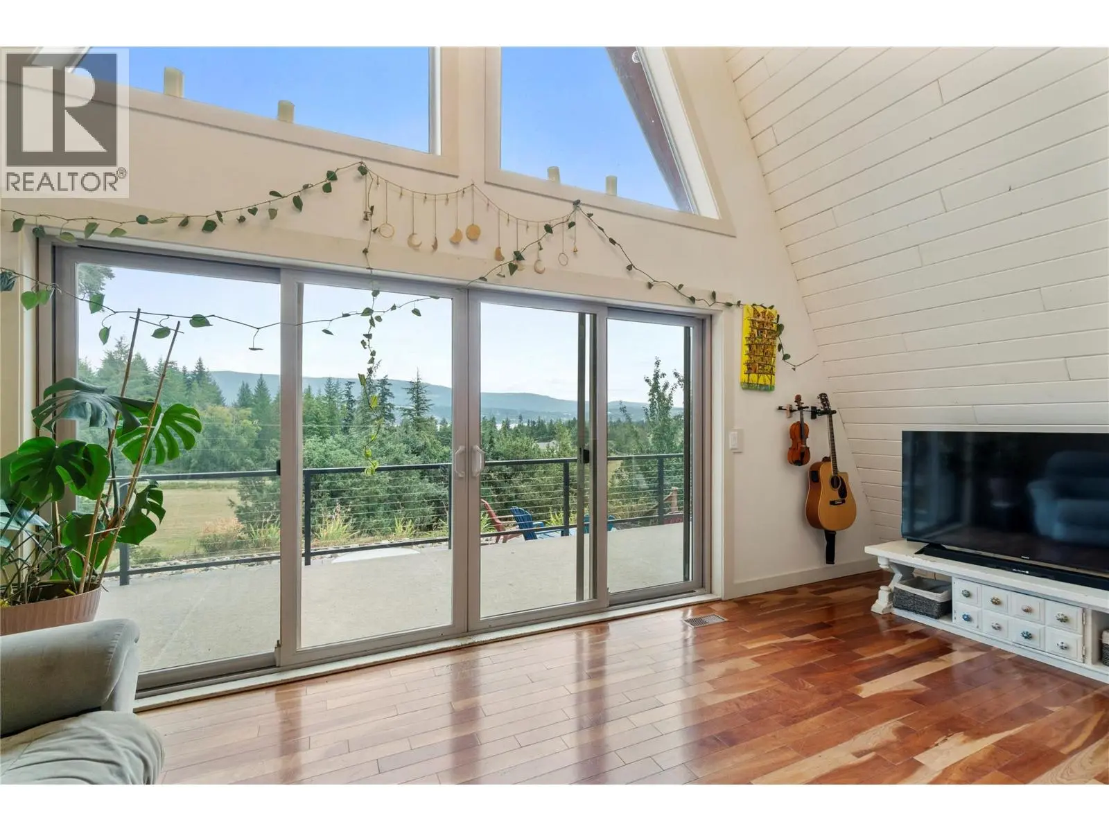 6551 40 Street Nw. Salmon Arm, British Columbia