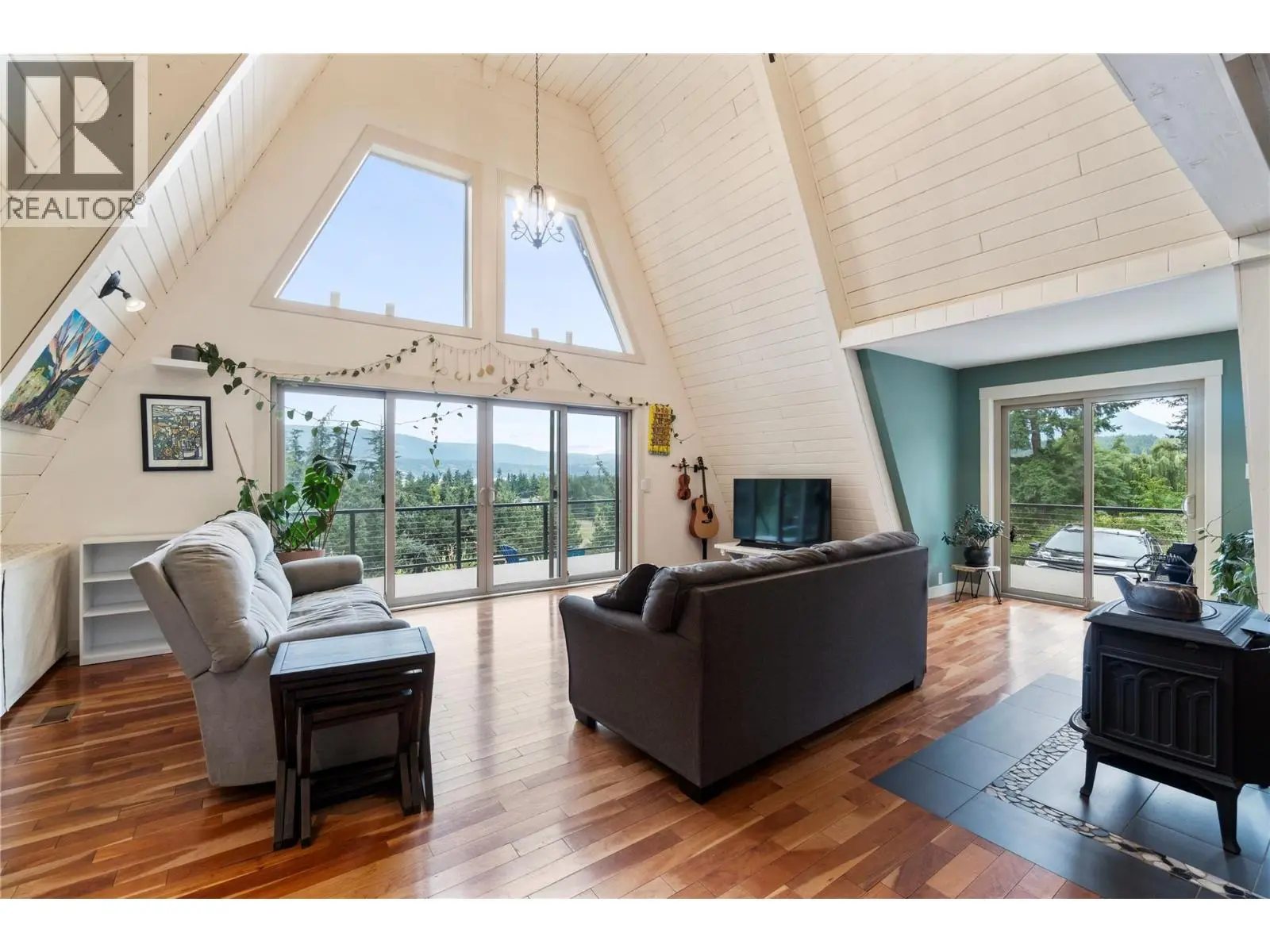 6551 40 Street Nw. Salmon Arm, British Columbia