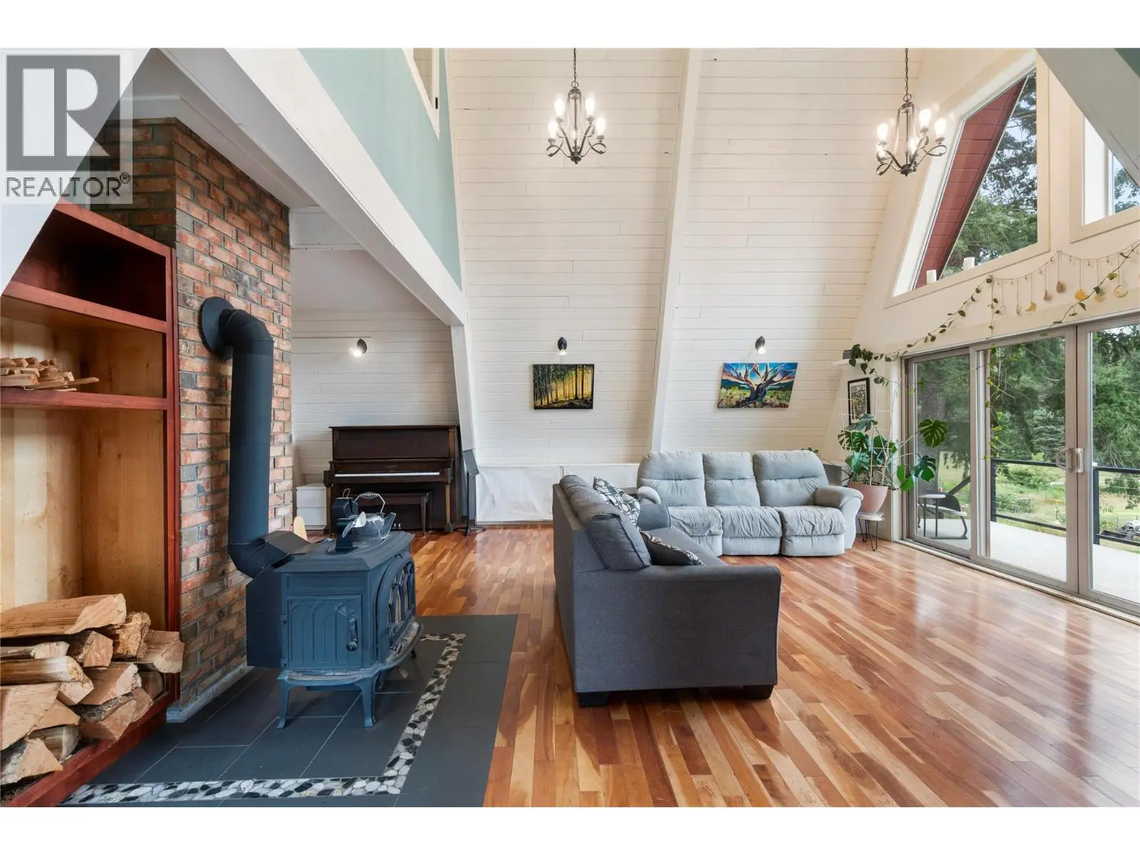 6551 40 Street Nw. Salmon Arm, British Columbia