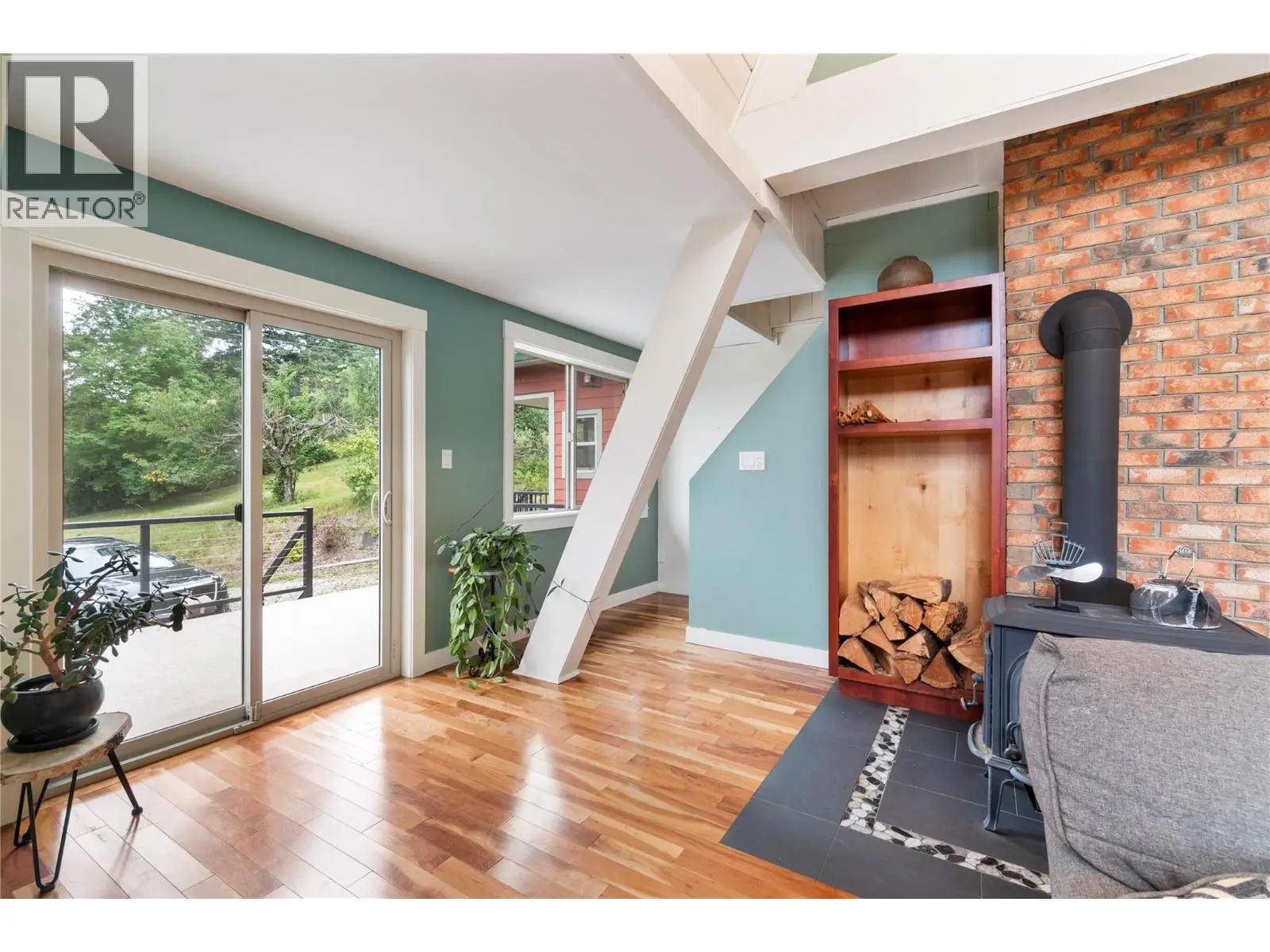 6551 40 Street Nw. Salmon Arm, British Columbia