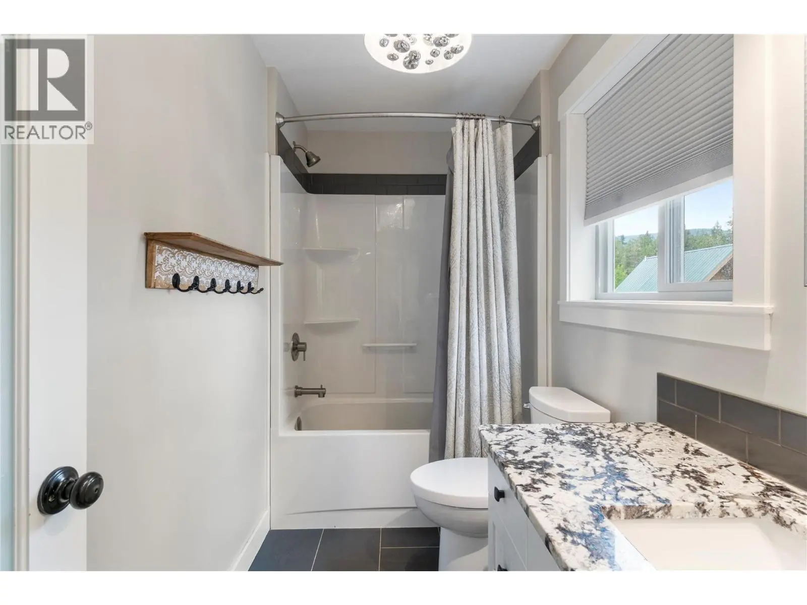 6551 40 Street Nw. Salmon Arm, British Columbia