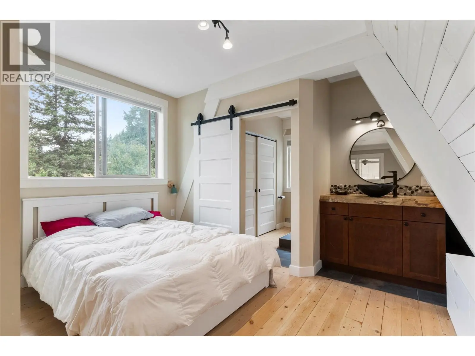6551 40 Street Nw. Salmon Arm, British Columbia