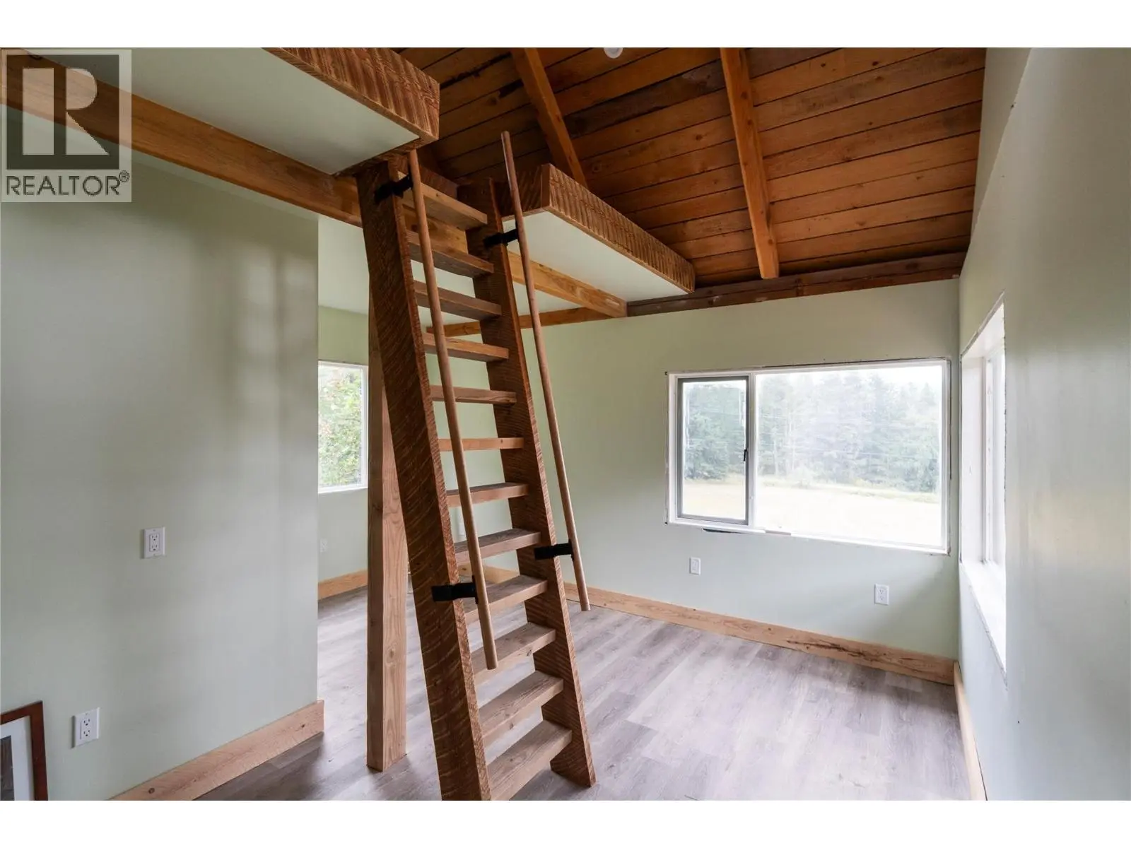 6551 40 Street Nw. Salmon Arm, British Columbia
