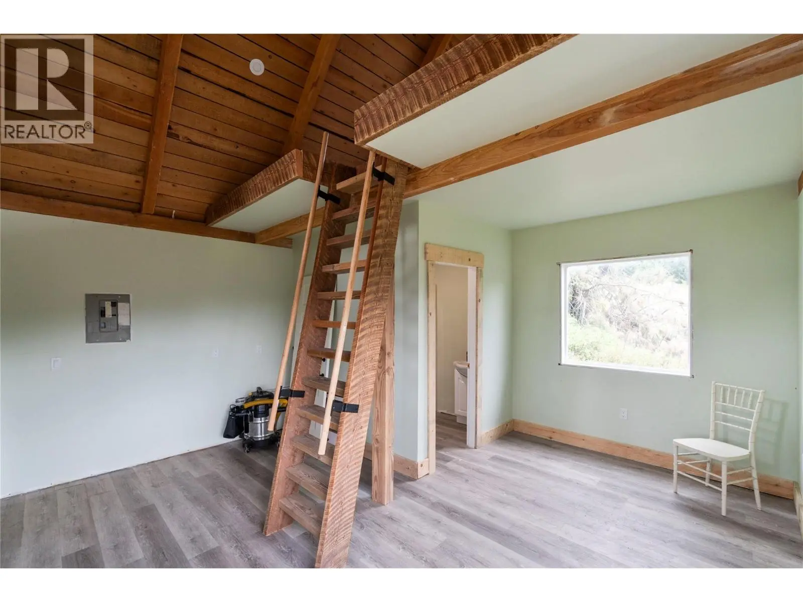 6551 40 Street Nw. Salmon Arm, British Columbia