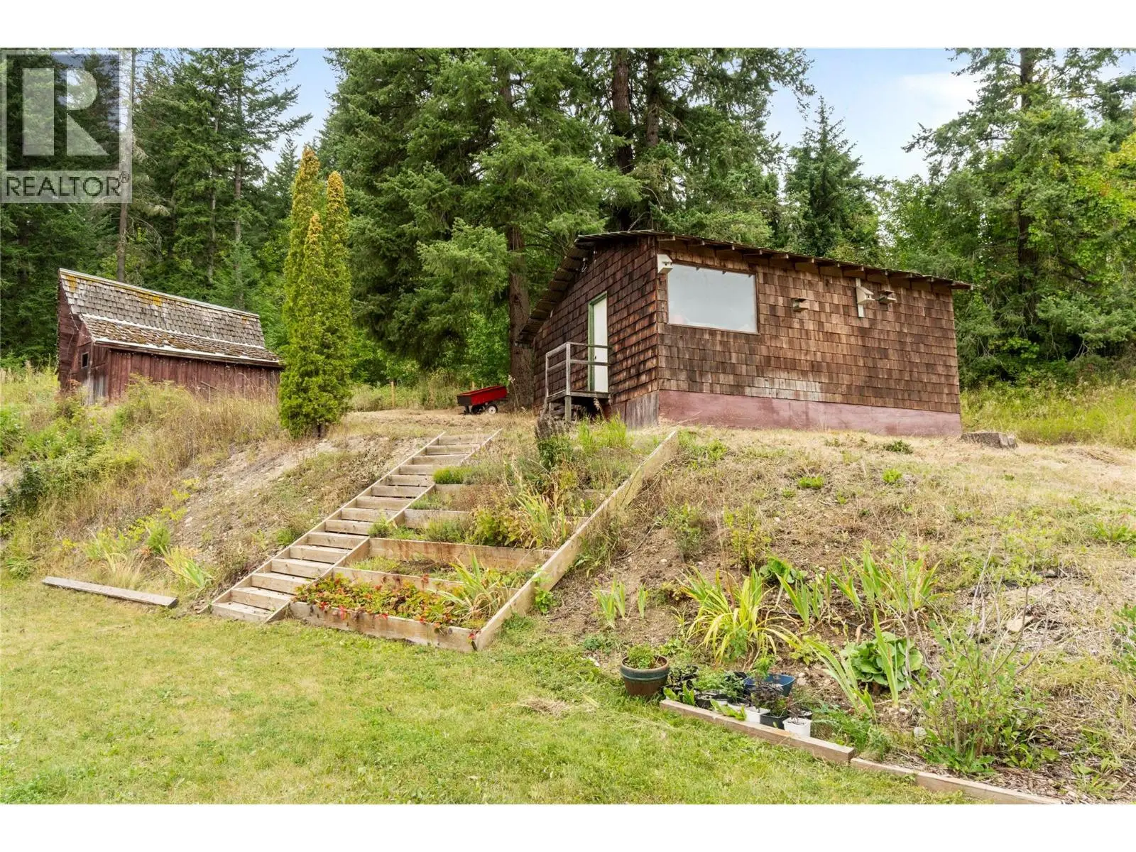 6551 40 Street Nw. Salmon Arm, British Columbia