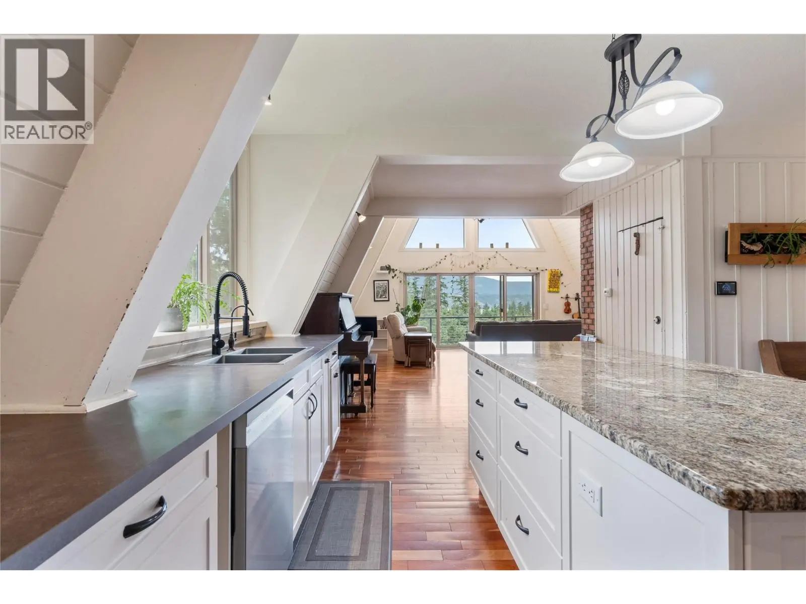 6551 40 Street Nw. Salmon Arm, British Columbia