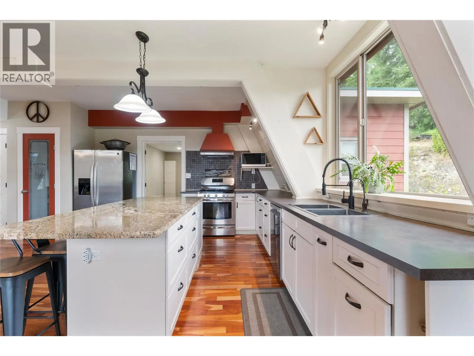 6551 40 Street Nw. Salmon Arm, British Columbia