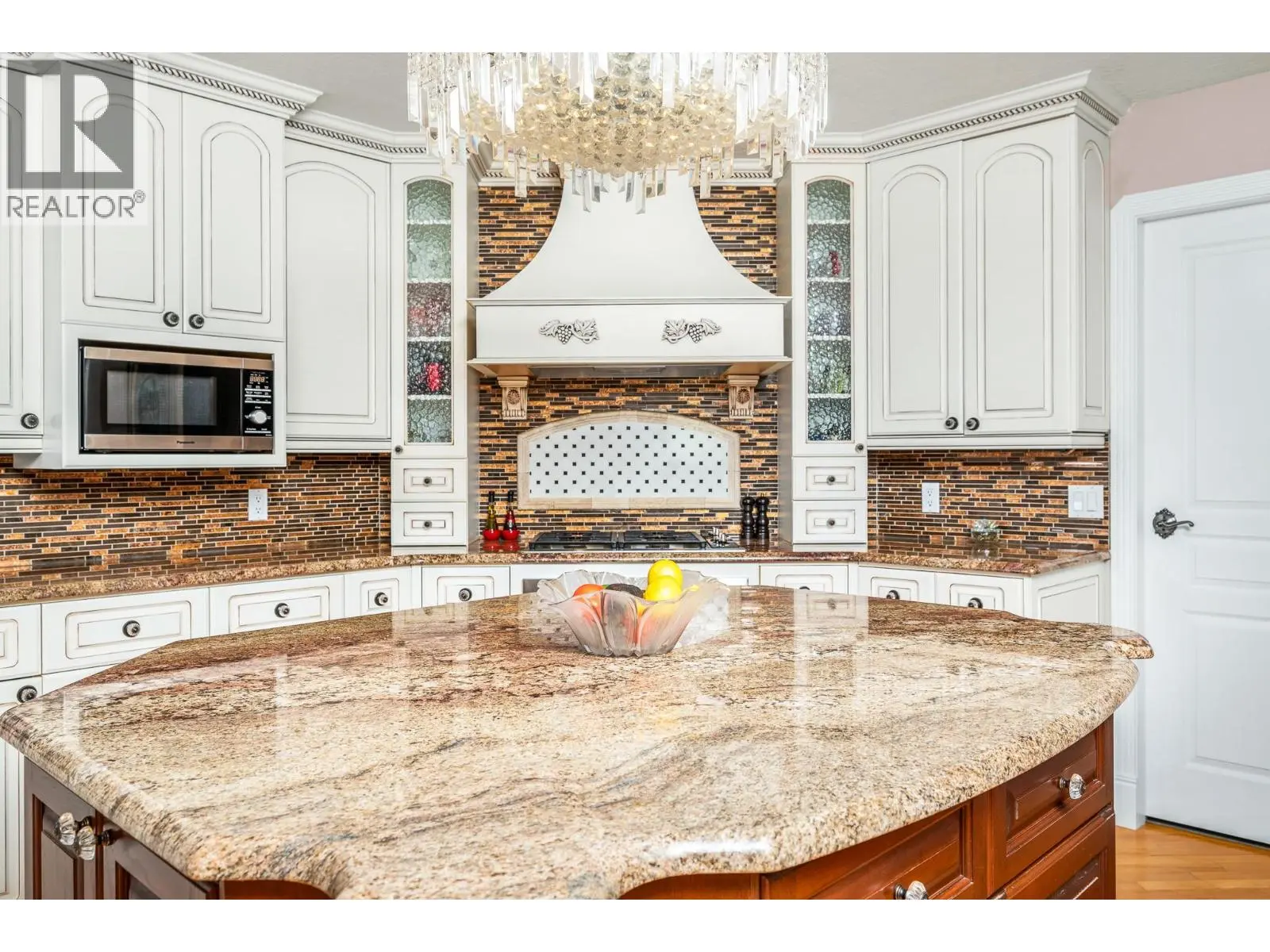 7504 Kennedy Lane. Vernon, British Columbia