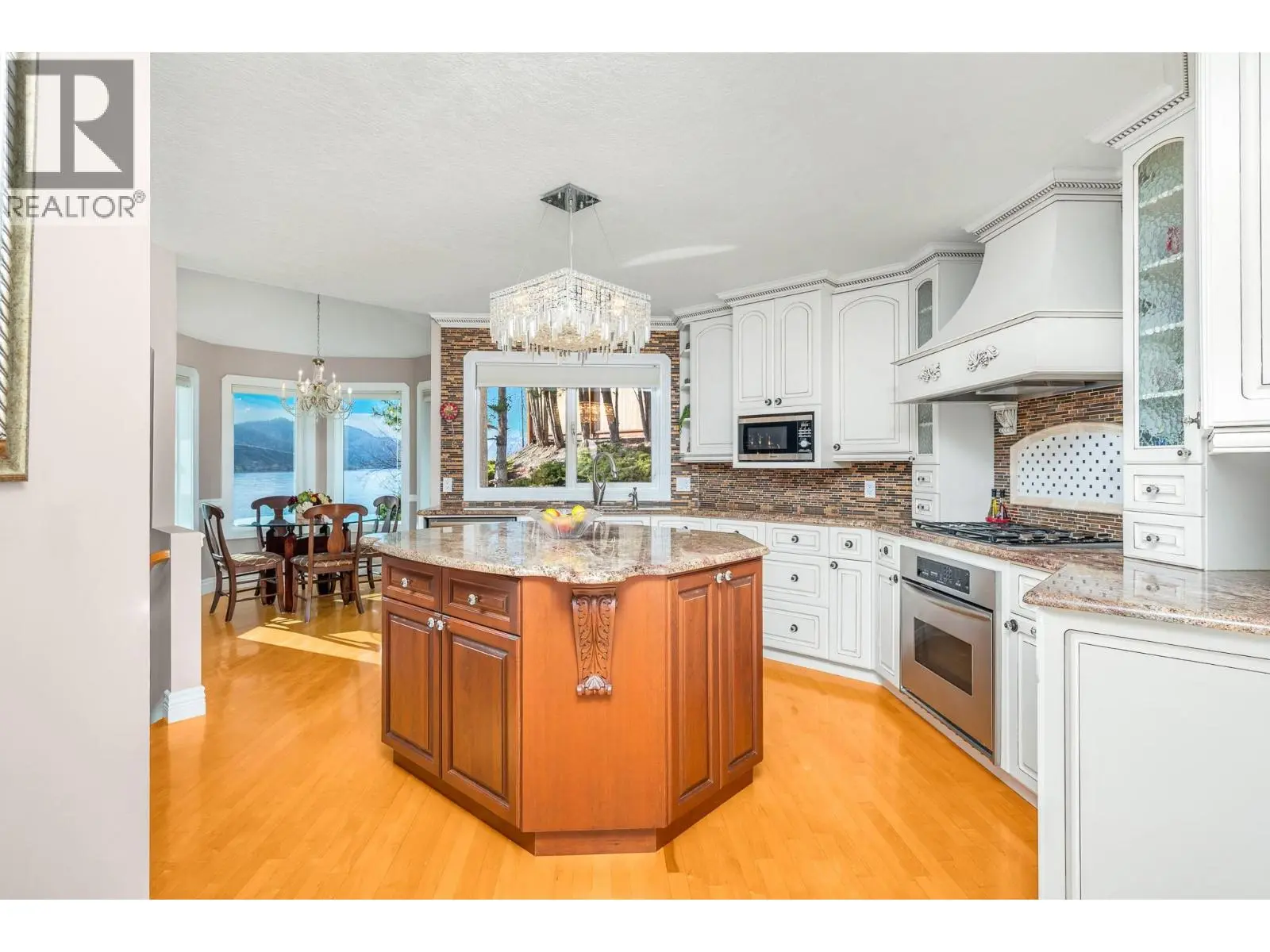 7504 Kennedy Lane. Vernon, British Columbia