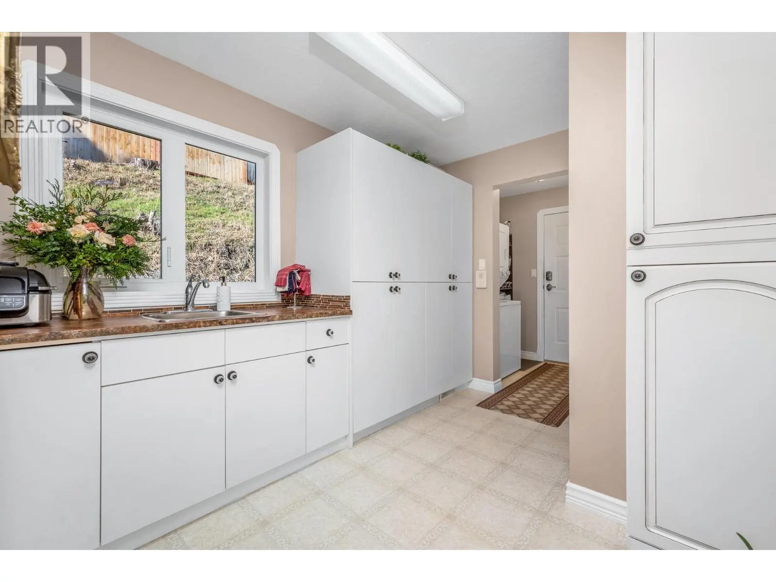 7504 Kennedy Lane. Vernon, British Columbia