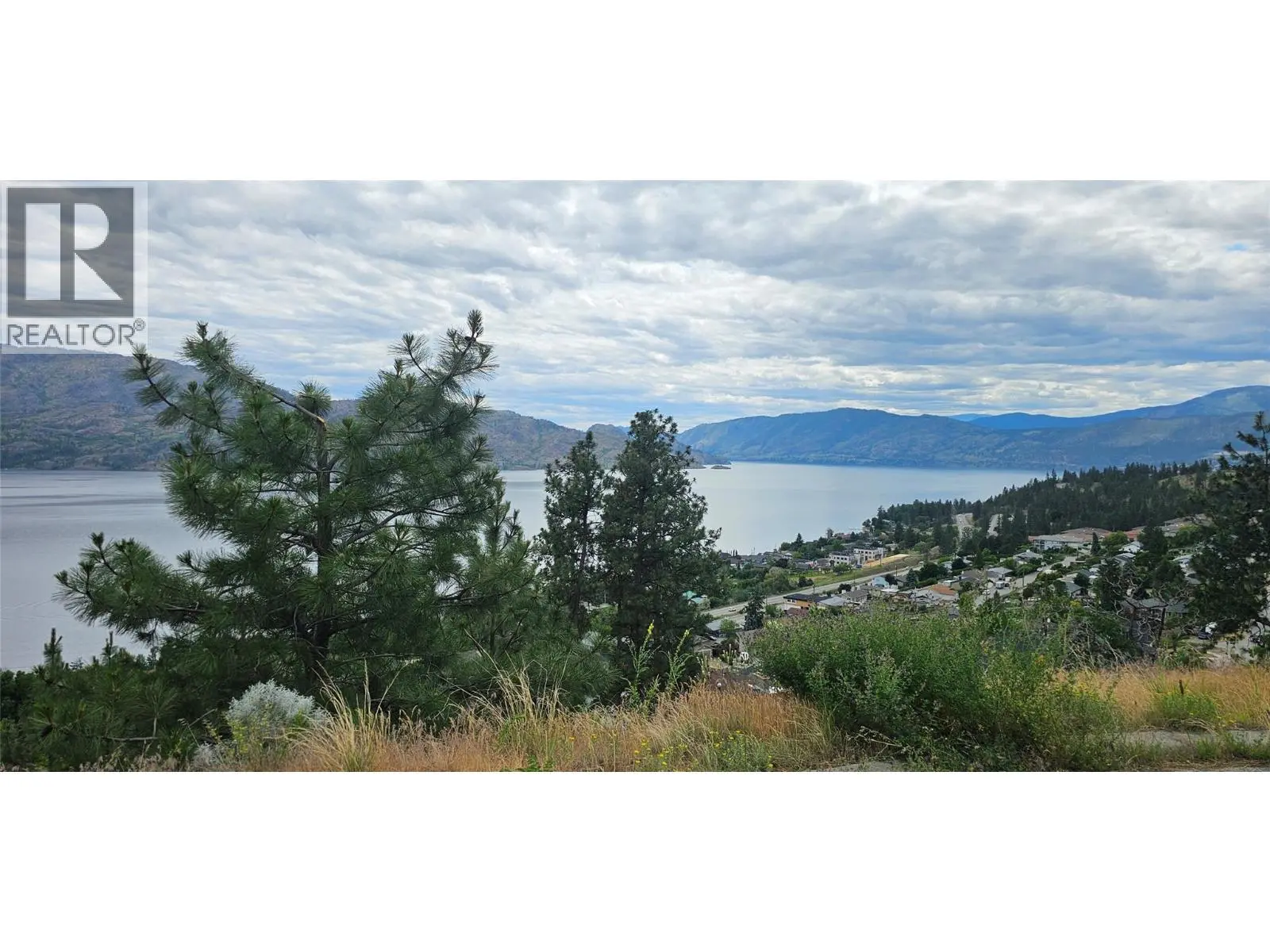 5165 Macneill Court. Peachland, British Columbia