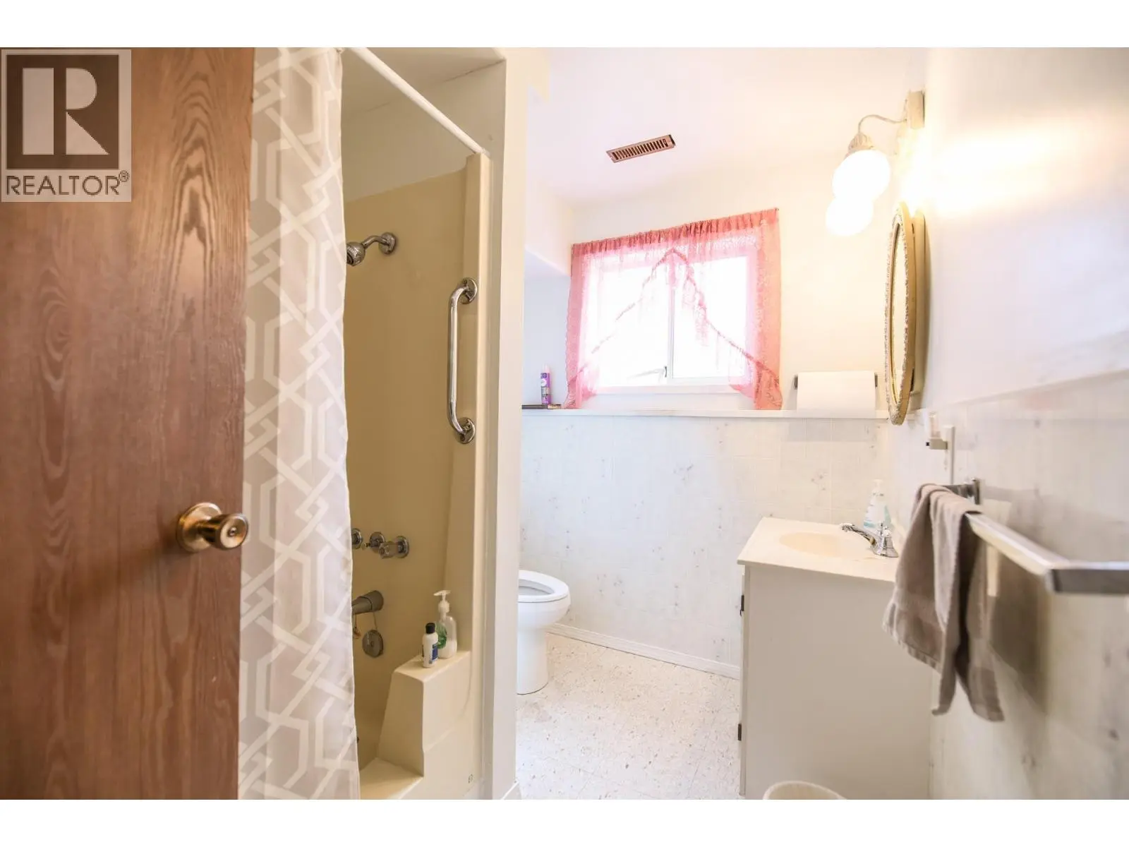 5 Mcintosh Court. Osoyoos, British Columbia