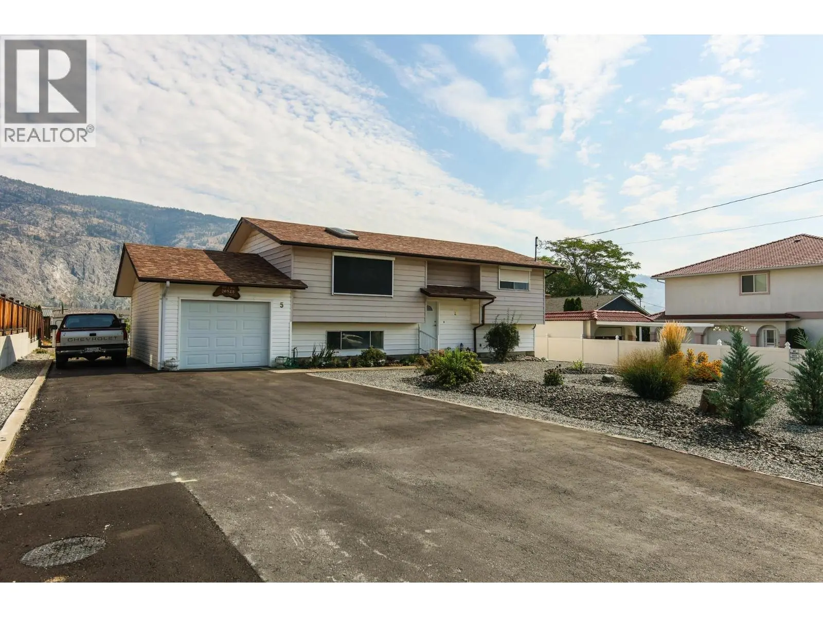 5 Mcintosh Court. Osoyoos, British Columbia