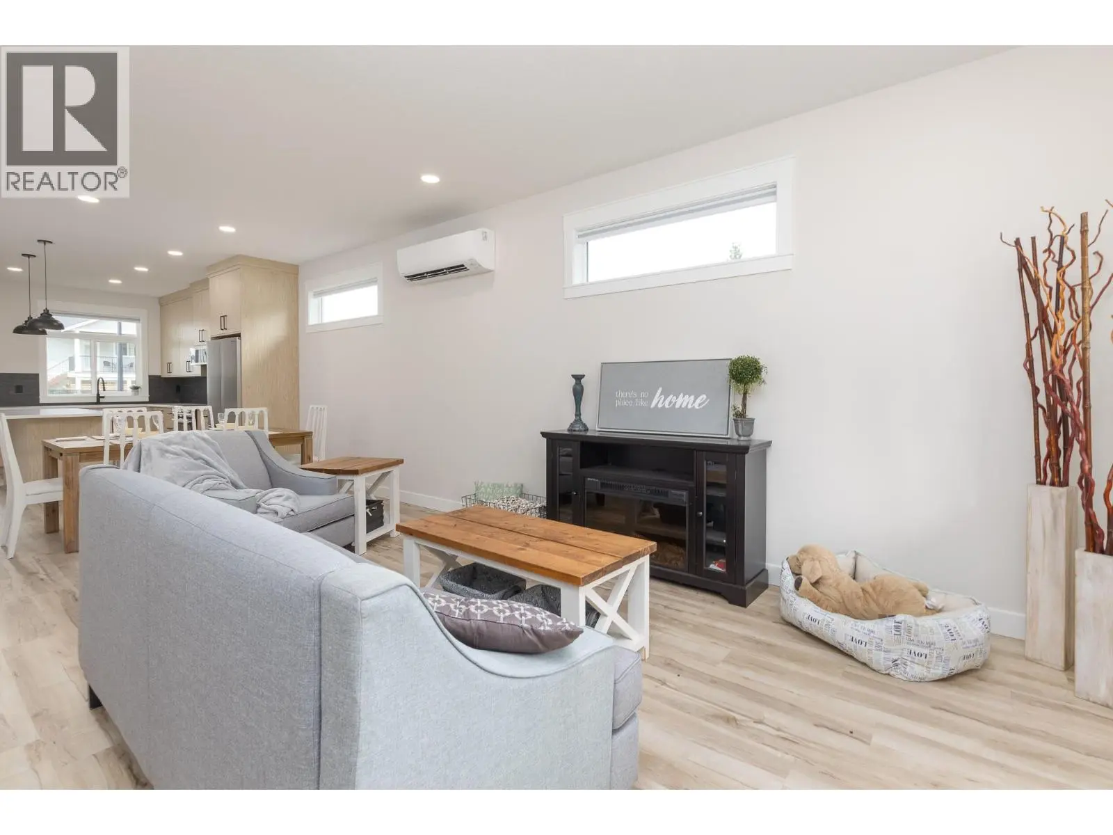 2374 6 Avenue Se. Salmon Arm, British Columbia