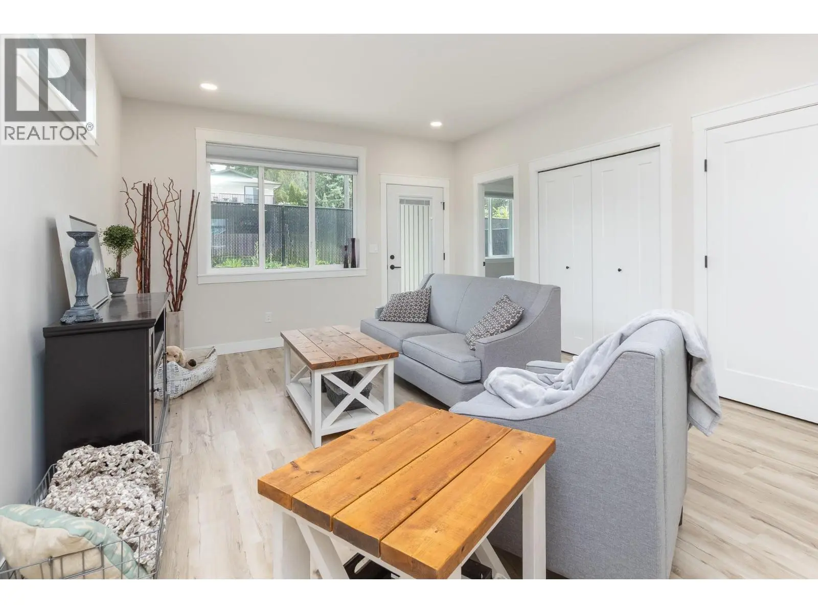 2374 6 Avenue Se. Salmon Arm, British Columbia