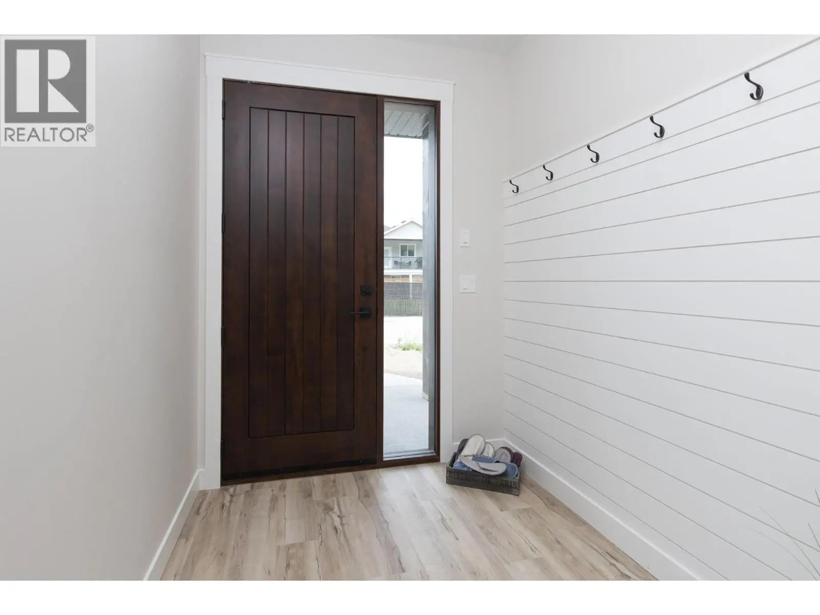 2374 6 Avenue Se. Salmon Arm, British Columbia