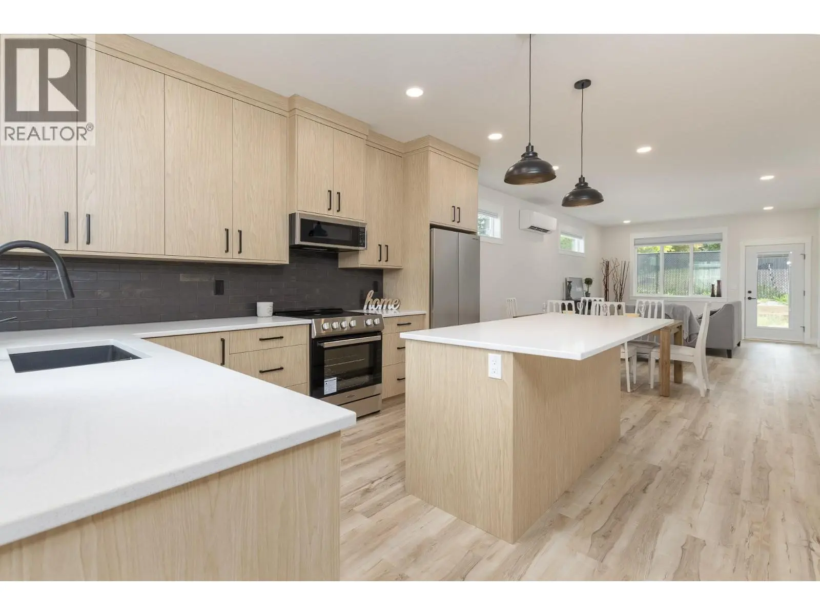2374 6 Avenue Se. Salmon Arm, British Columbia