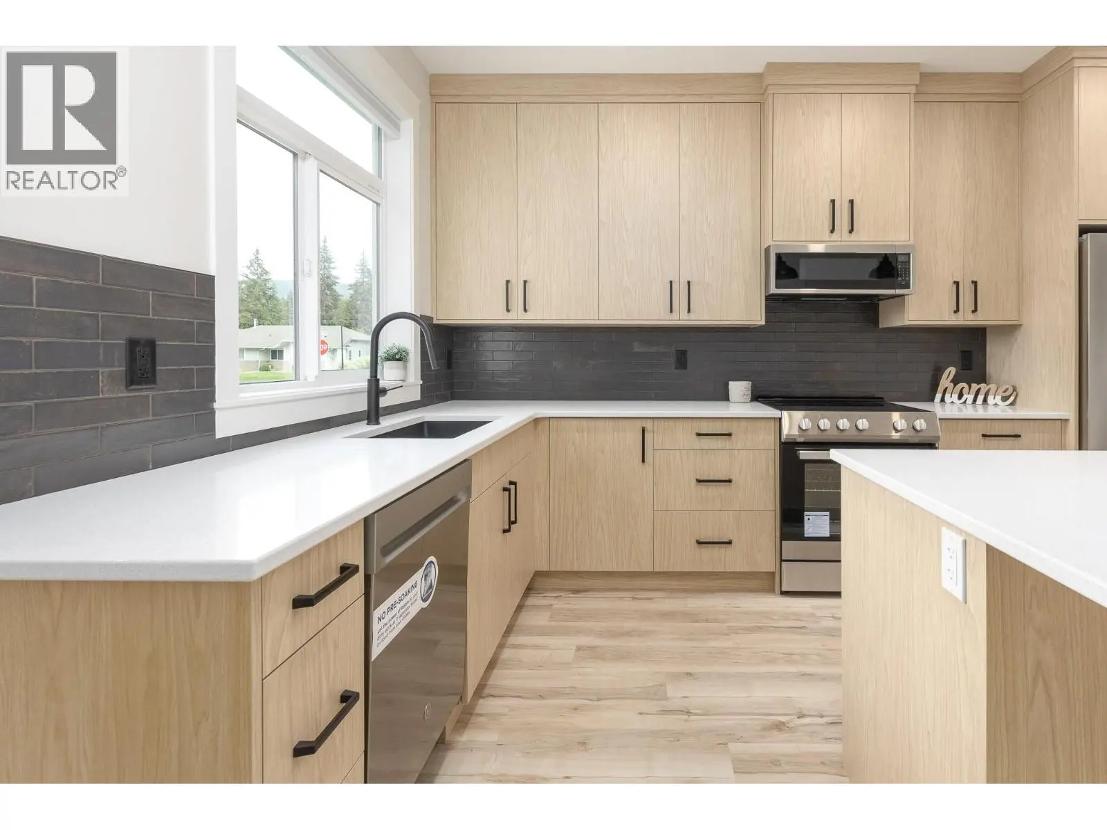 2374 6 Avenue Se. Salmon Arm, British Columbia
