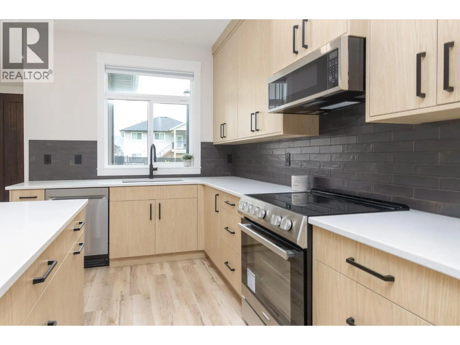 2374 6 Avenue Se. Salmon Arm, British Columbia