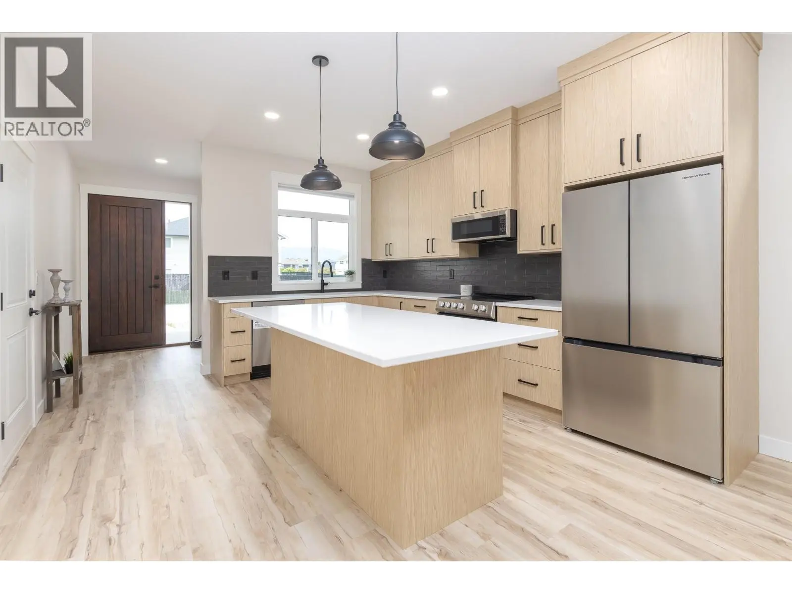 2374 6 Avenue Se. Salmon Arm, British Columbia