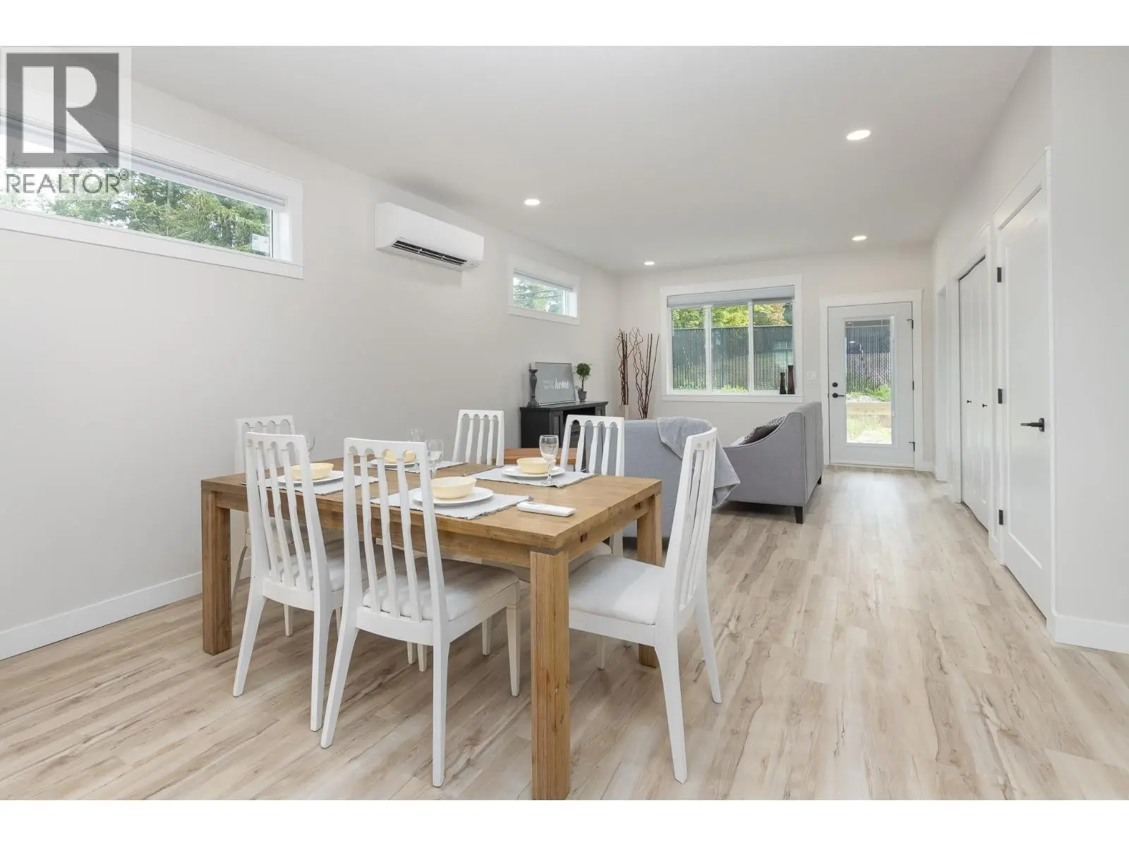 2374 6 Avenue Se. Salmon Arm, British Columbia