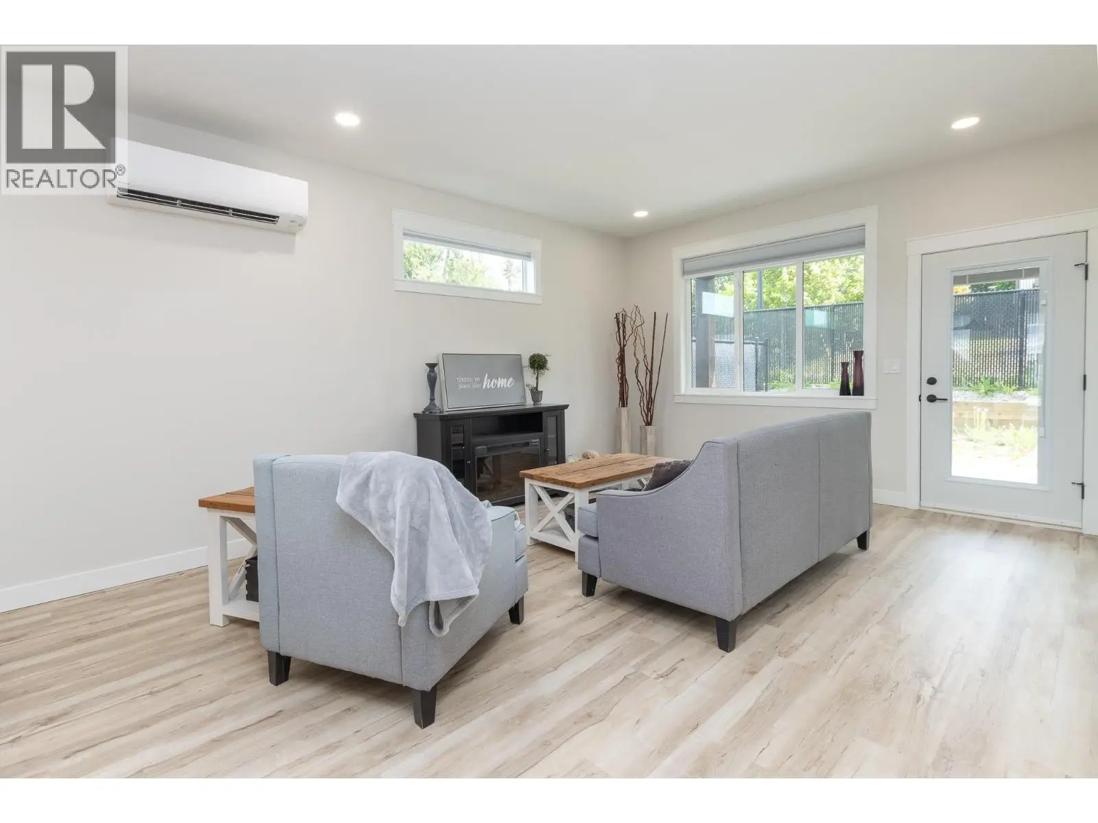 2374 6 Avenue Se. Salmon Arm, British Columbia