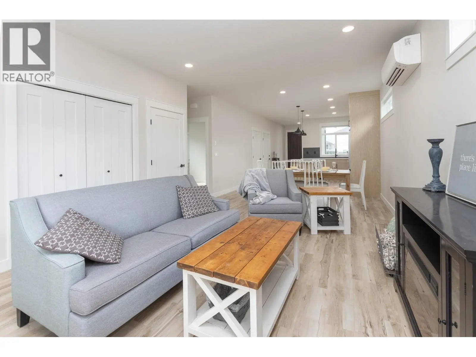 2374 6 Avenue Se. Salmon Arm, British Columbia