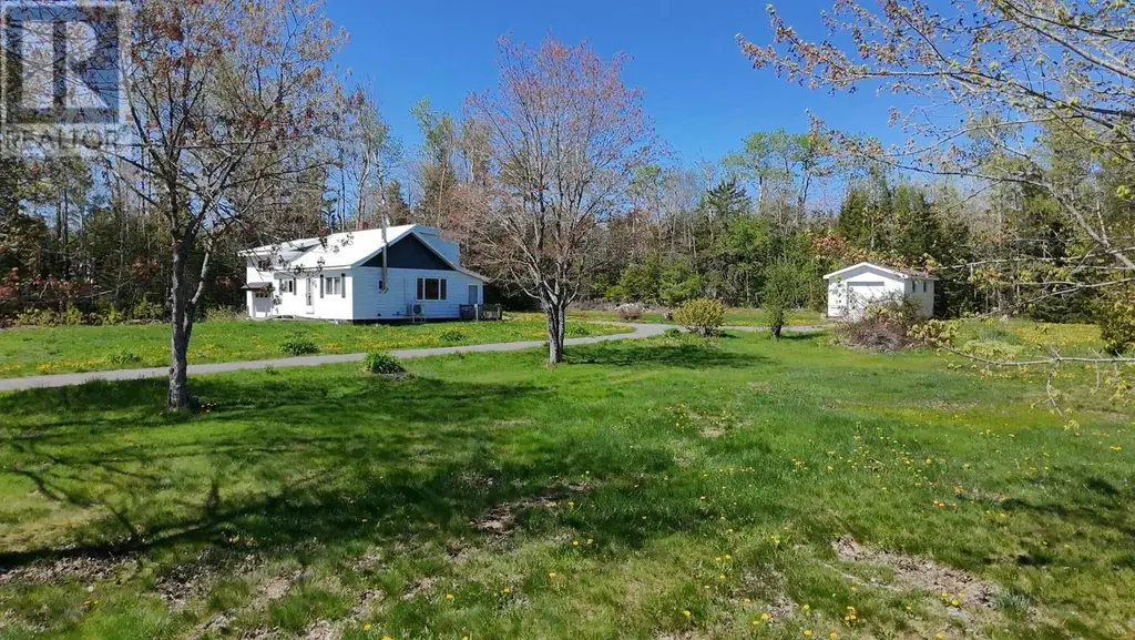 11845 Highway 2, Leamington