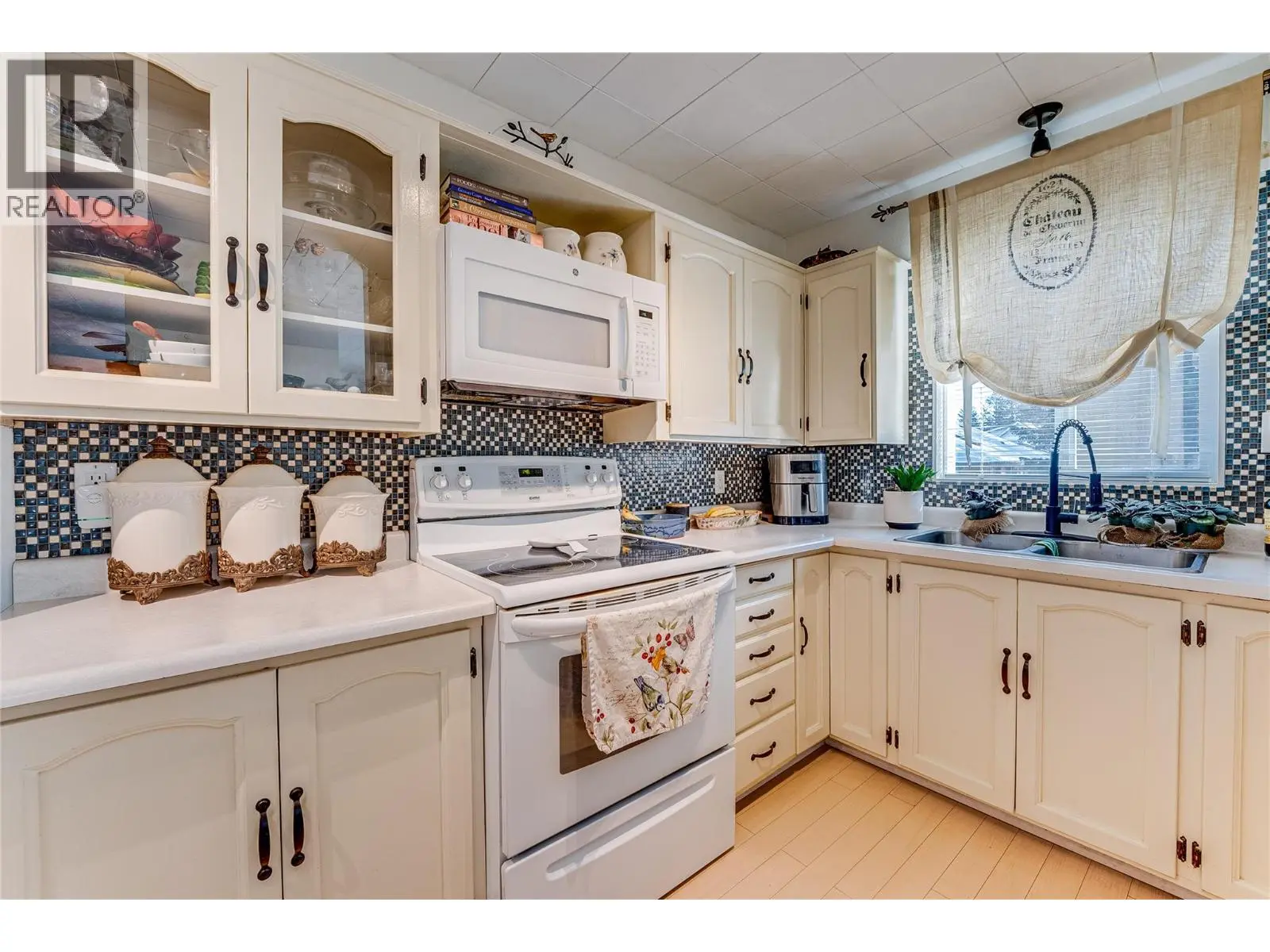 409 Hummingbird Avenue. Vernon, British Columbia