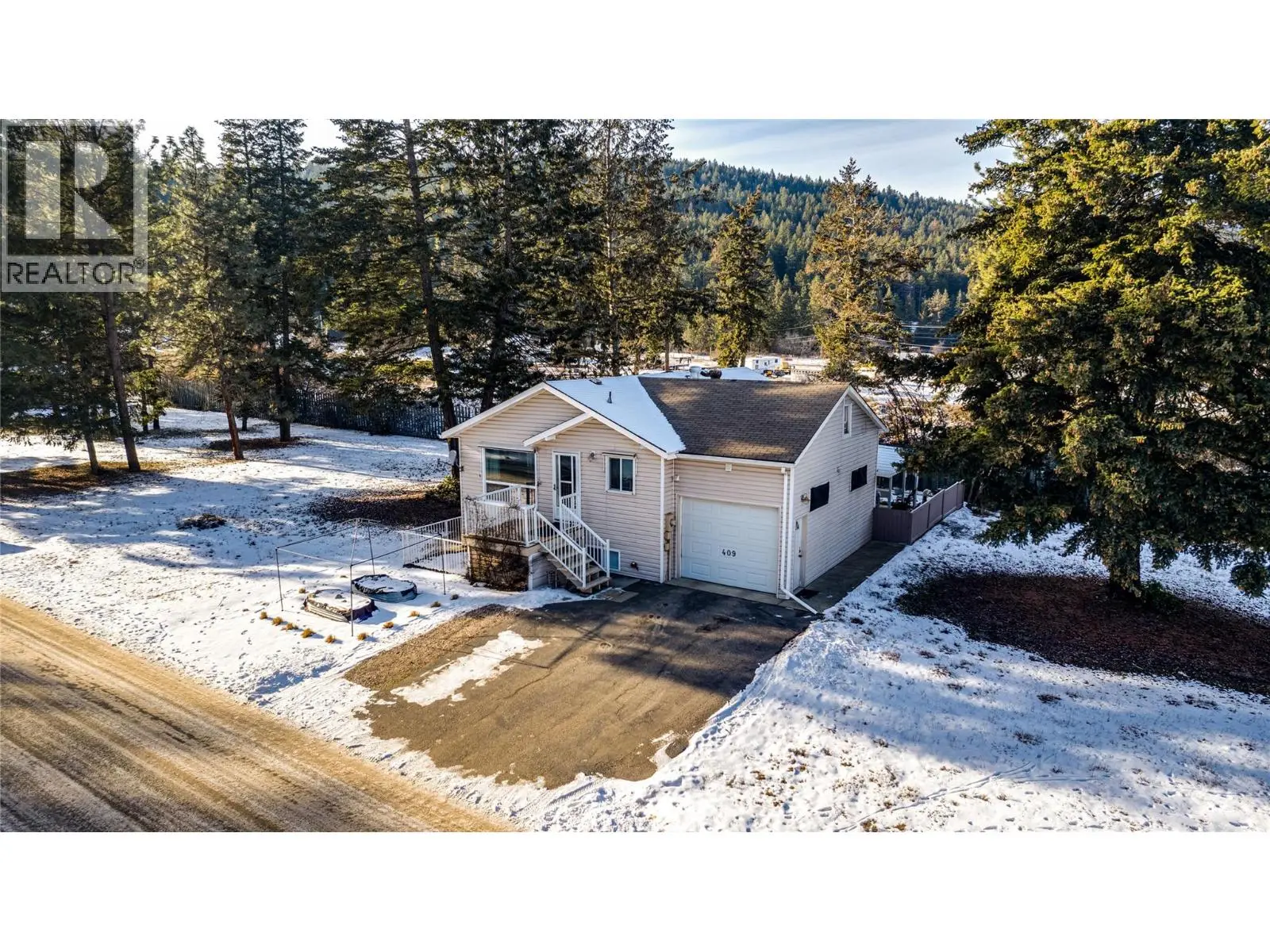 409 Hummingbird Avenue. Vernon, British Columbia