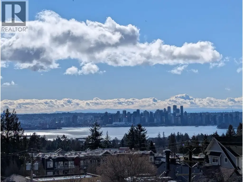 318 3080 Lonsdale Avenue, North Vancouver