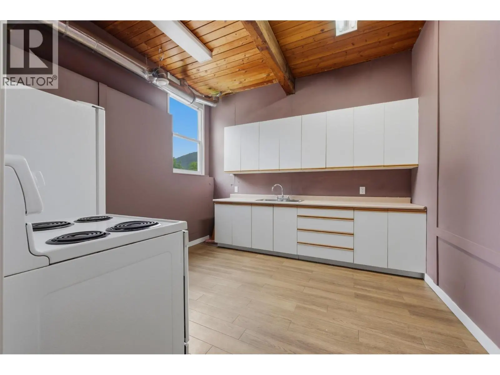 2193 Park Avenue. Lumby, British Columbia