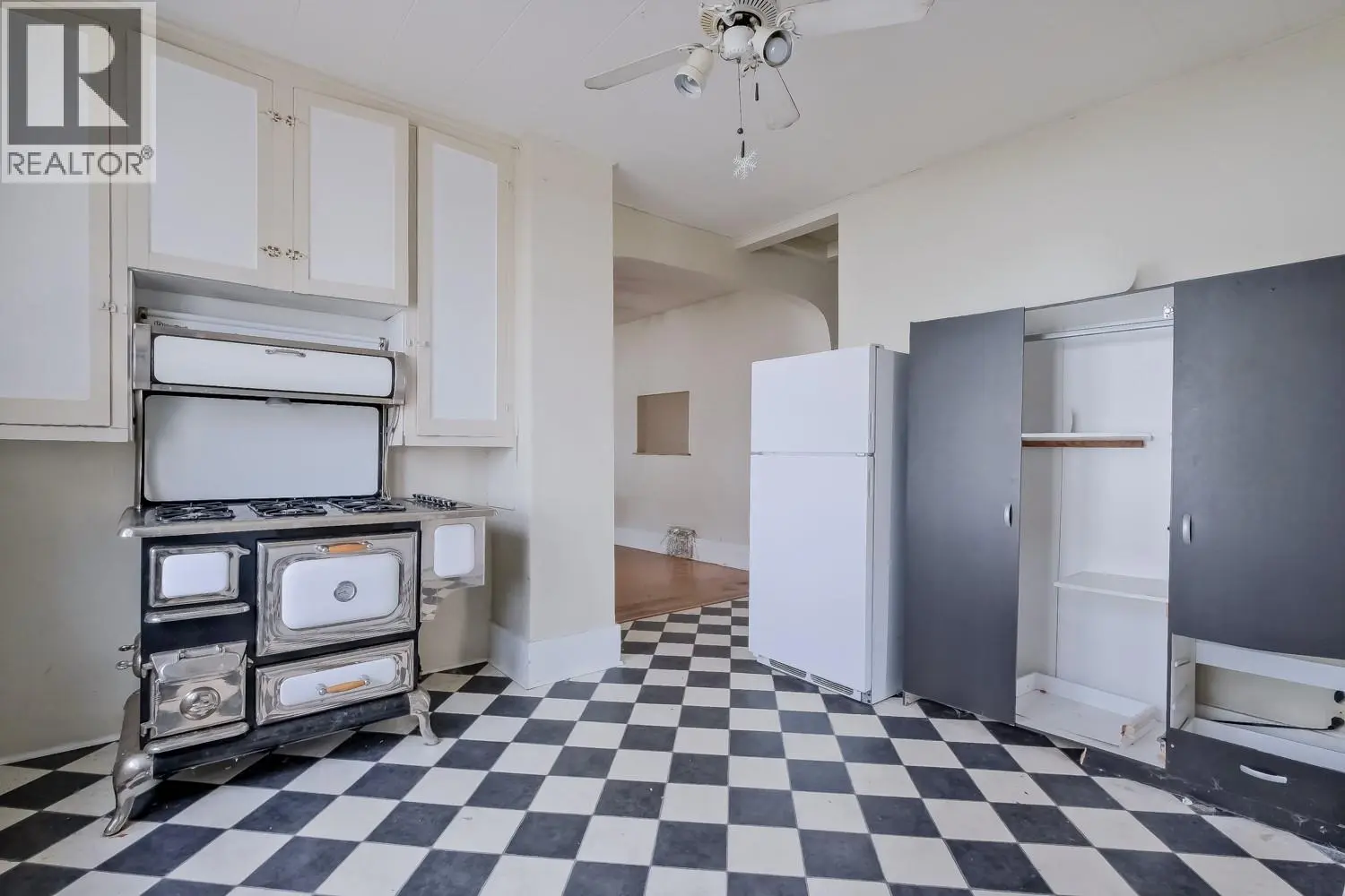 13218 Kelly Avenue. Summerland, British Columbia