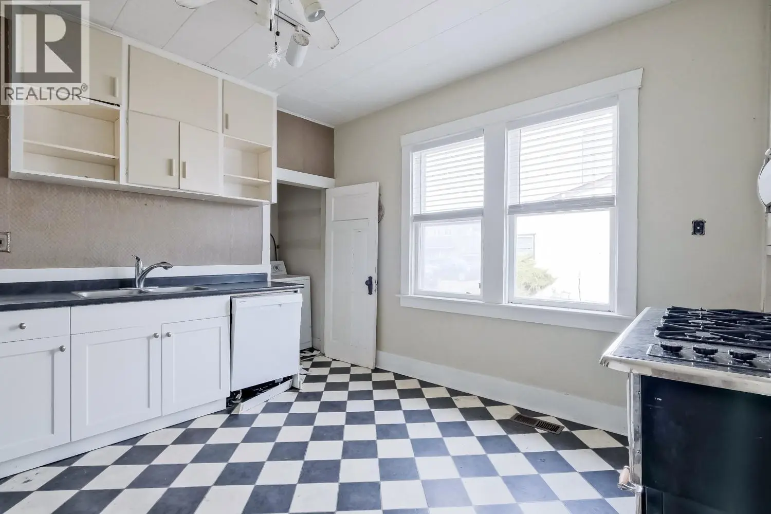 13218 Kelly Avenue. Summerland, British Columbia