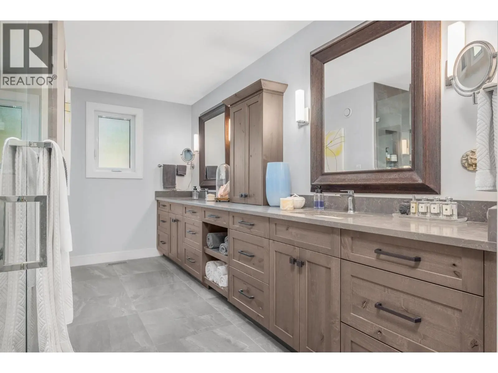 7212 Mountridge Place. Vernon, British Columbia