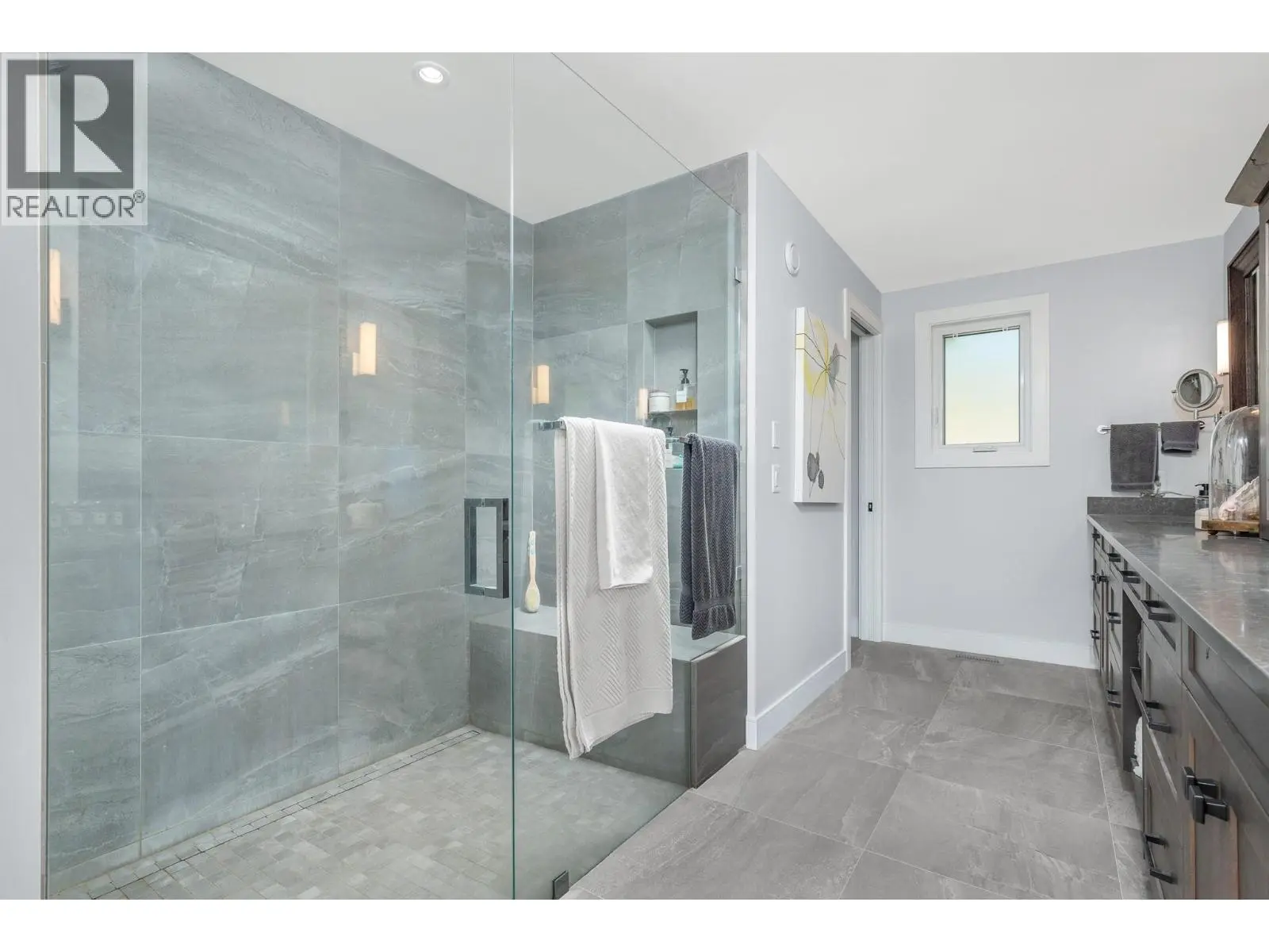 7212 Mountridge Place. Vernon, British Columbia